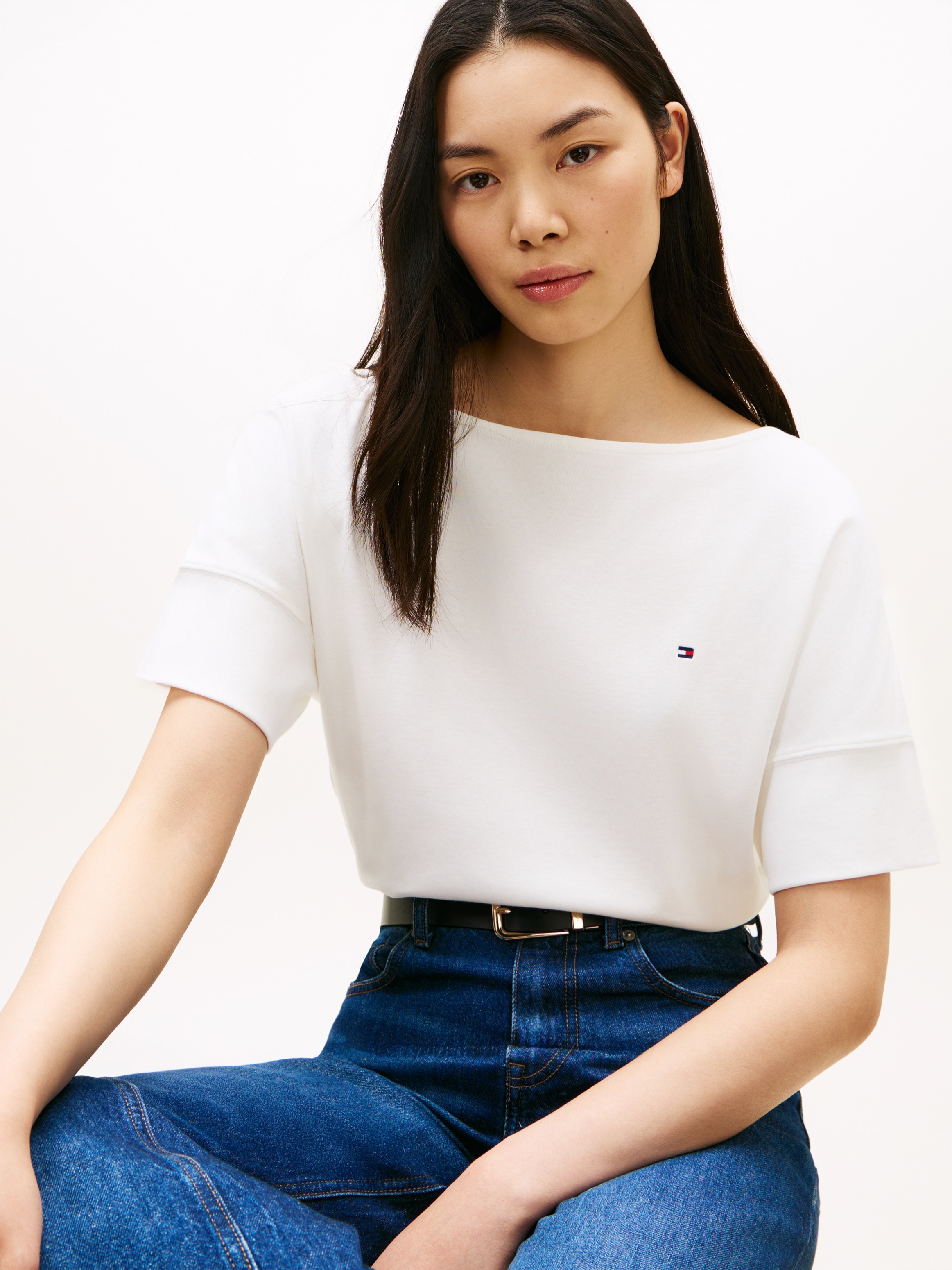 Tommy Hilfiger Kurzarmshirt »MDRN CODY SS SLV C-NK TEE« mit dezenter Logo-Stickerei, Relaxed Fit