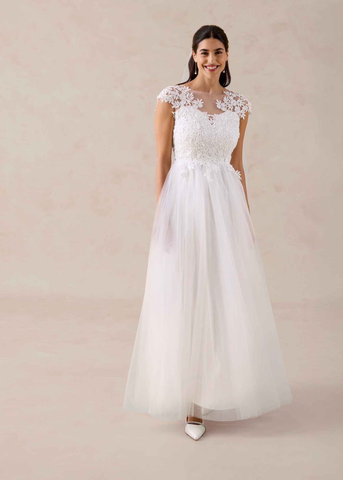 bonprix Brautkleid ausgestellte Passform, aus Tüll mit Spitzenbesatz, Kurzarm-Design