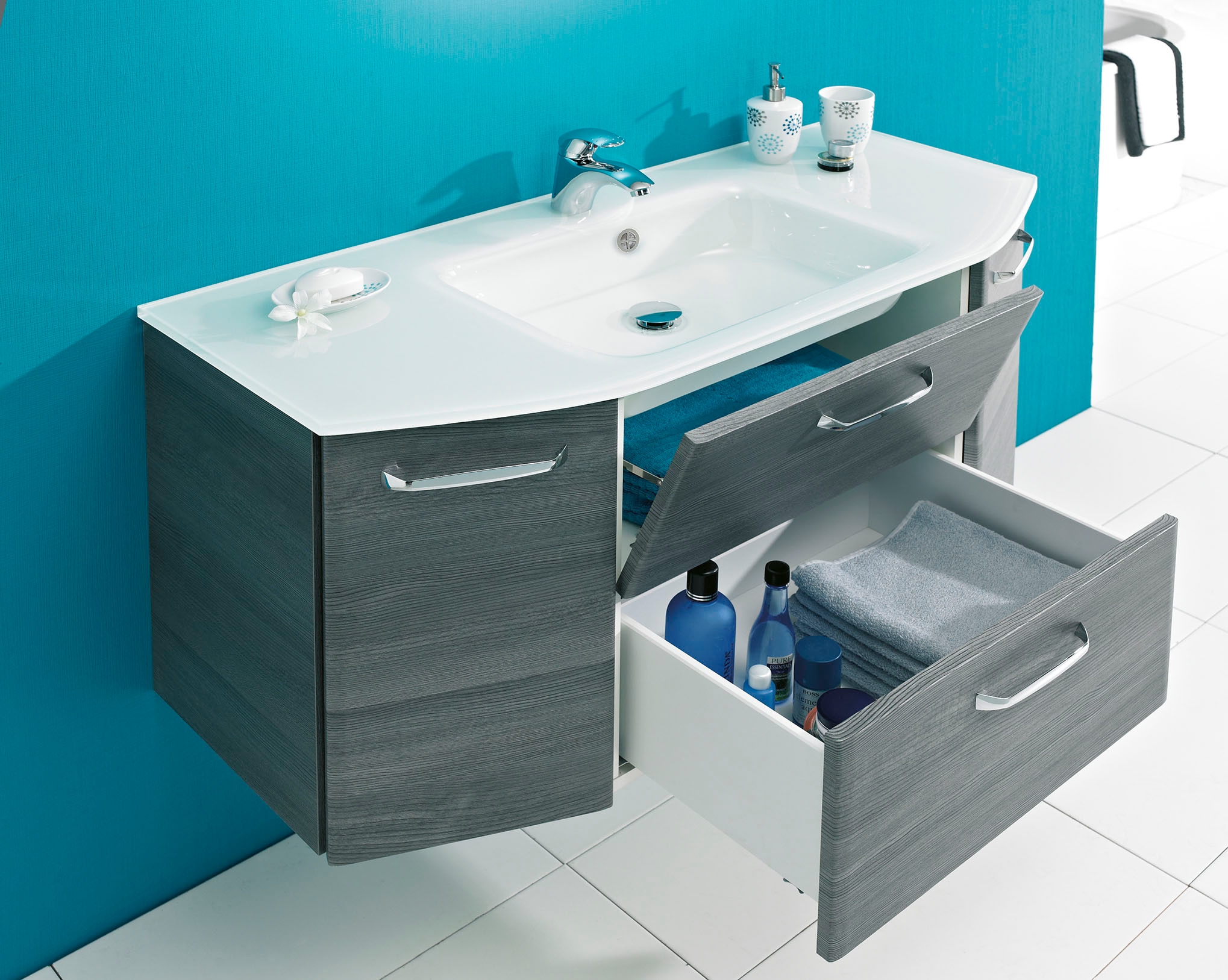 Saphir Waschtisch »Quickset Waschplatz inkl. Glaswaschtisch, 112 cm breit, 2 Türen«, Unterschrank mit Waschbecken, inkl. Türdämpfer, Griffe Chrom Glanz