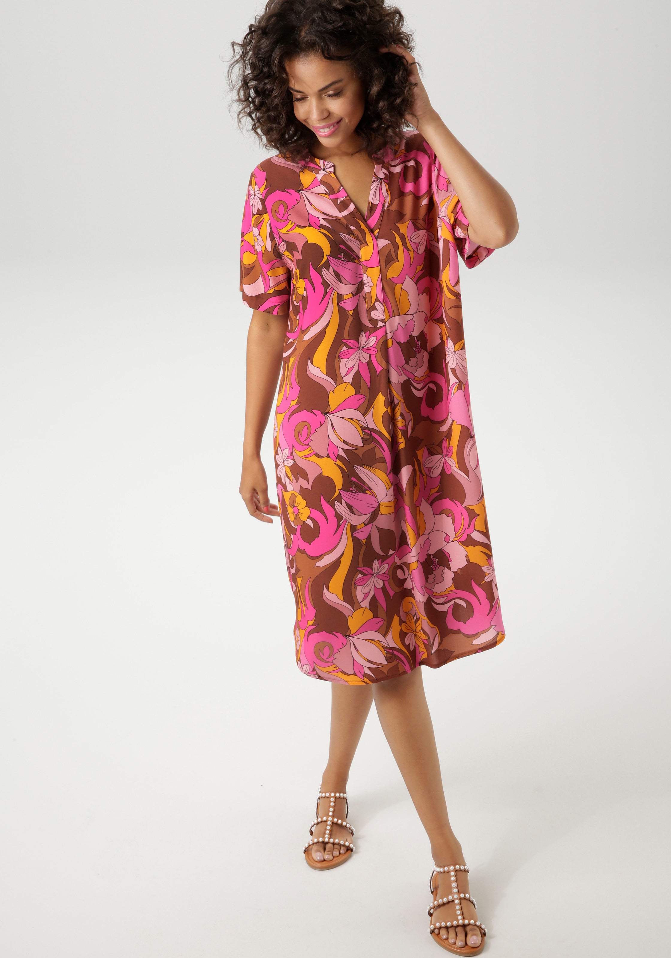 Aniston CASUAL Sommerkleid, mit extravagantem, grafischen Blumendruck - NEUE KOLLEKTION