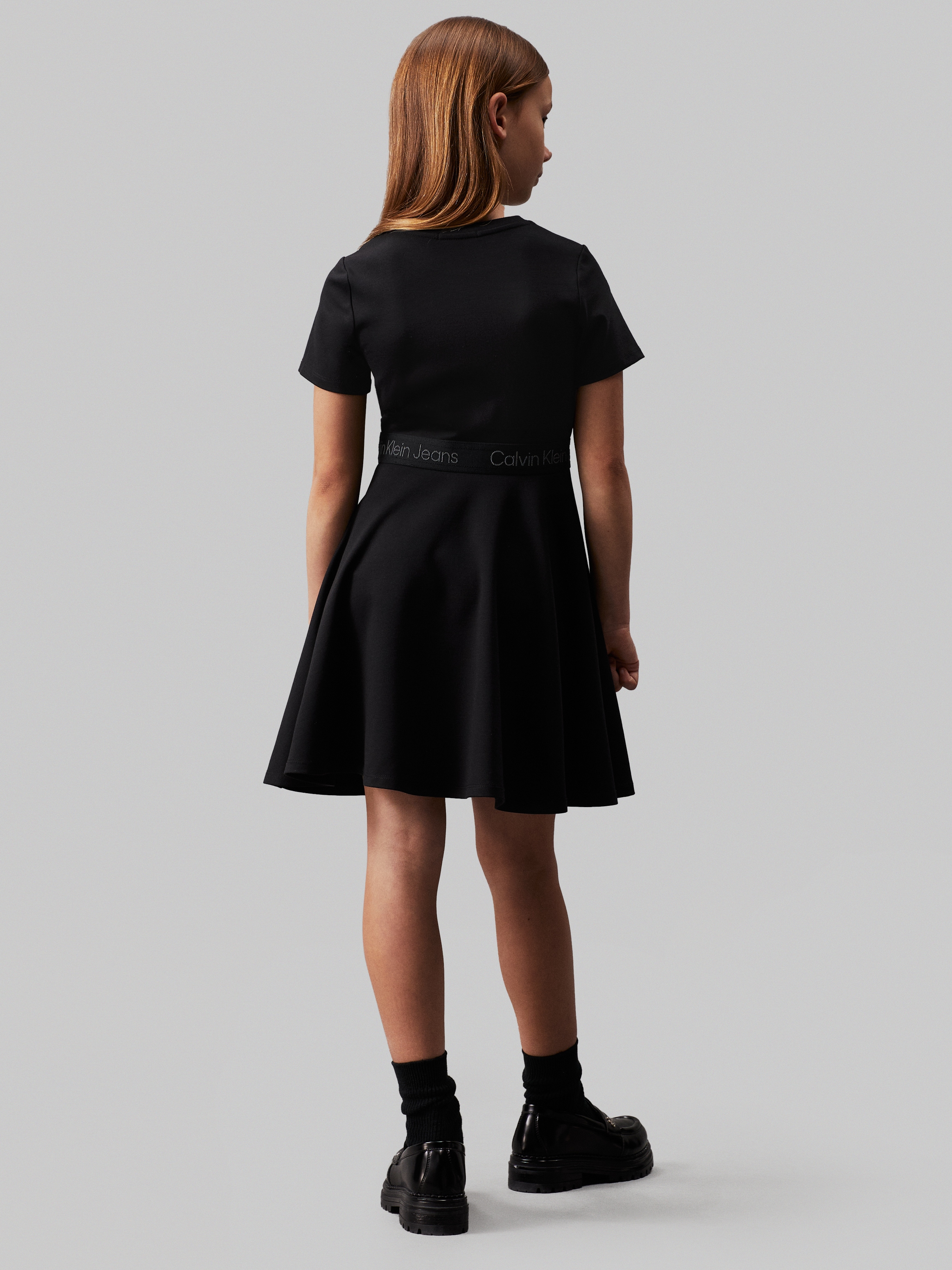 Calvin Klein Jeans Jerseykleid »PUNTO TAPE FIT FLARE SS DRESS«, für Kinder bis 16 Jahre