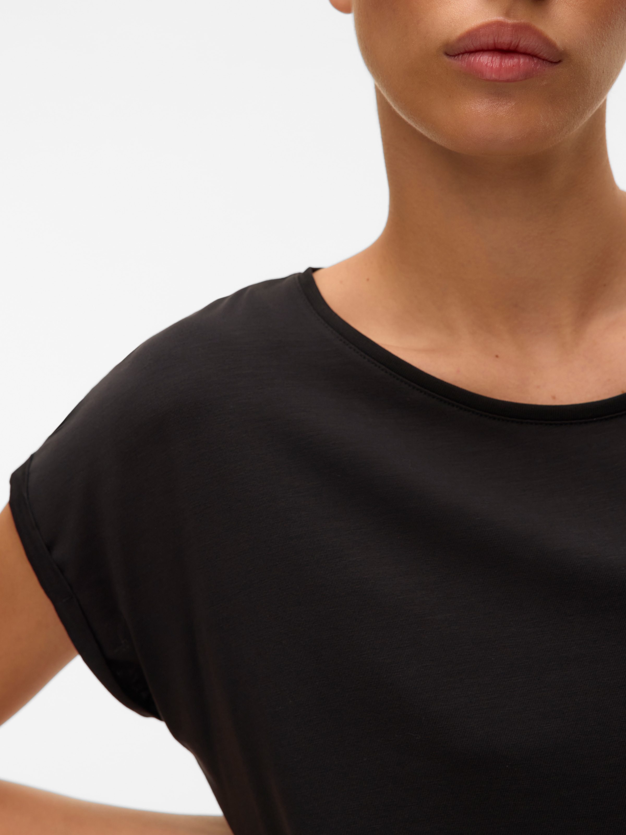 Vero Moda Rundhalsshirt »VMAVA PLAIN SS TOP GAJRS NOOS« Materialmix, regular fit