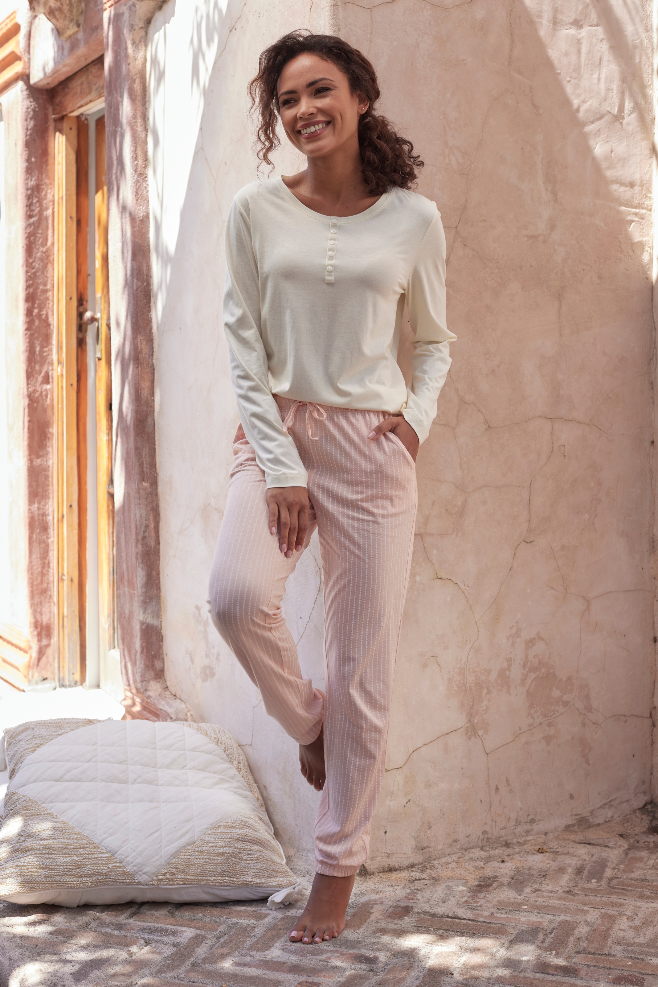 Vivance Dreams Pyjamaoberteil, mit Velvet-Knopfleiste