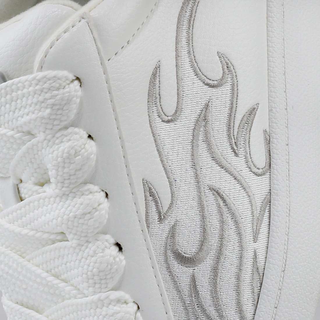 Buffalo Sneaker »LIBERTY FLAME«  Freizeitsneaker, Halbschuh mit cooler Flammen-Applikation