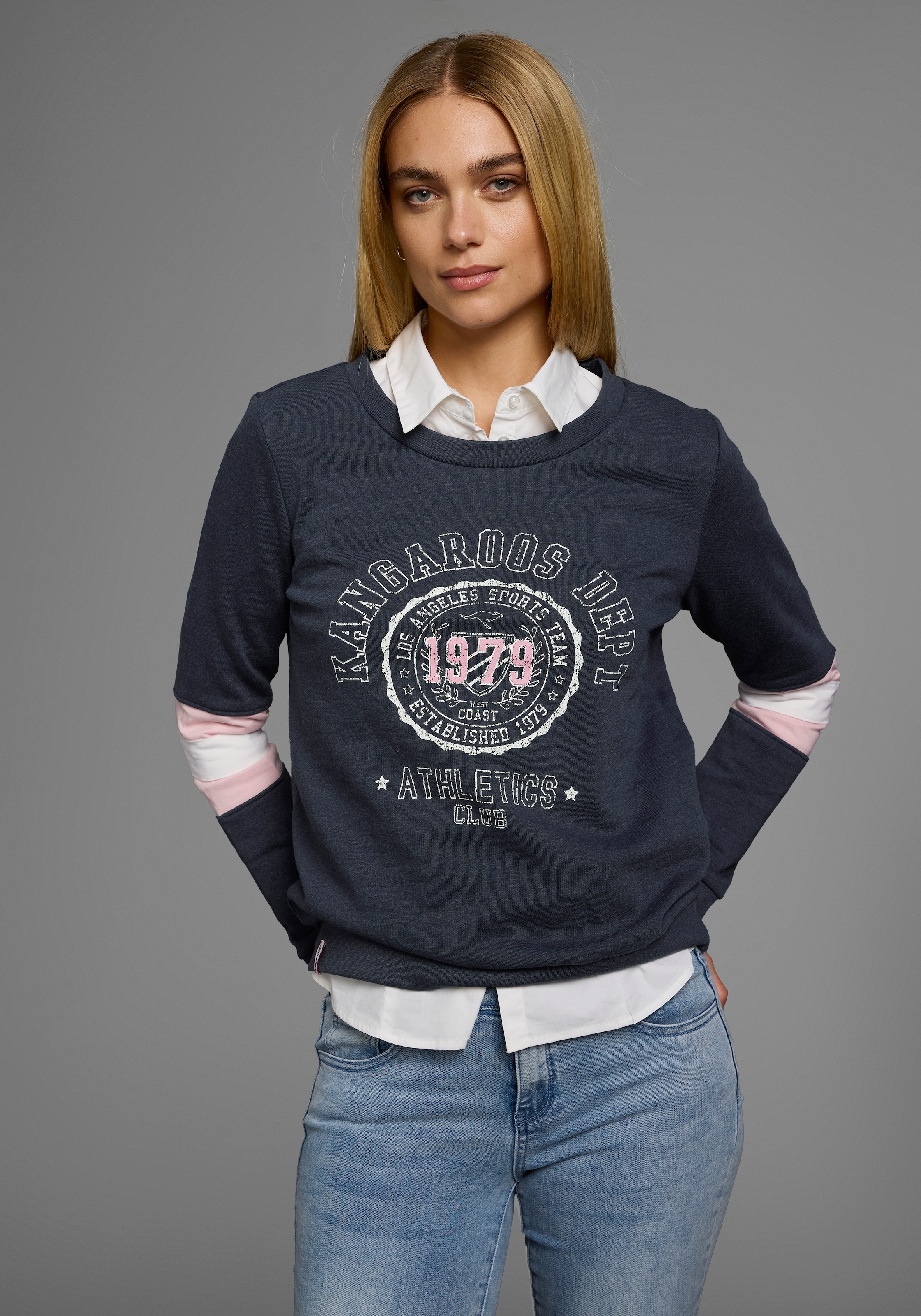 KangaROOS Sweatshirt, Langarm, figurumschmeichelnde Passform, bedruckte Optik