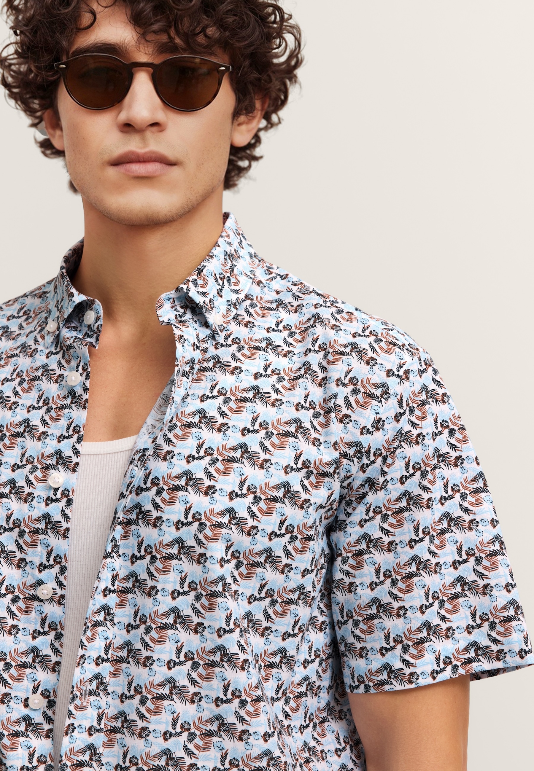 bugatti Kurzarmhemd Modern Fit mit einem Print