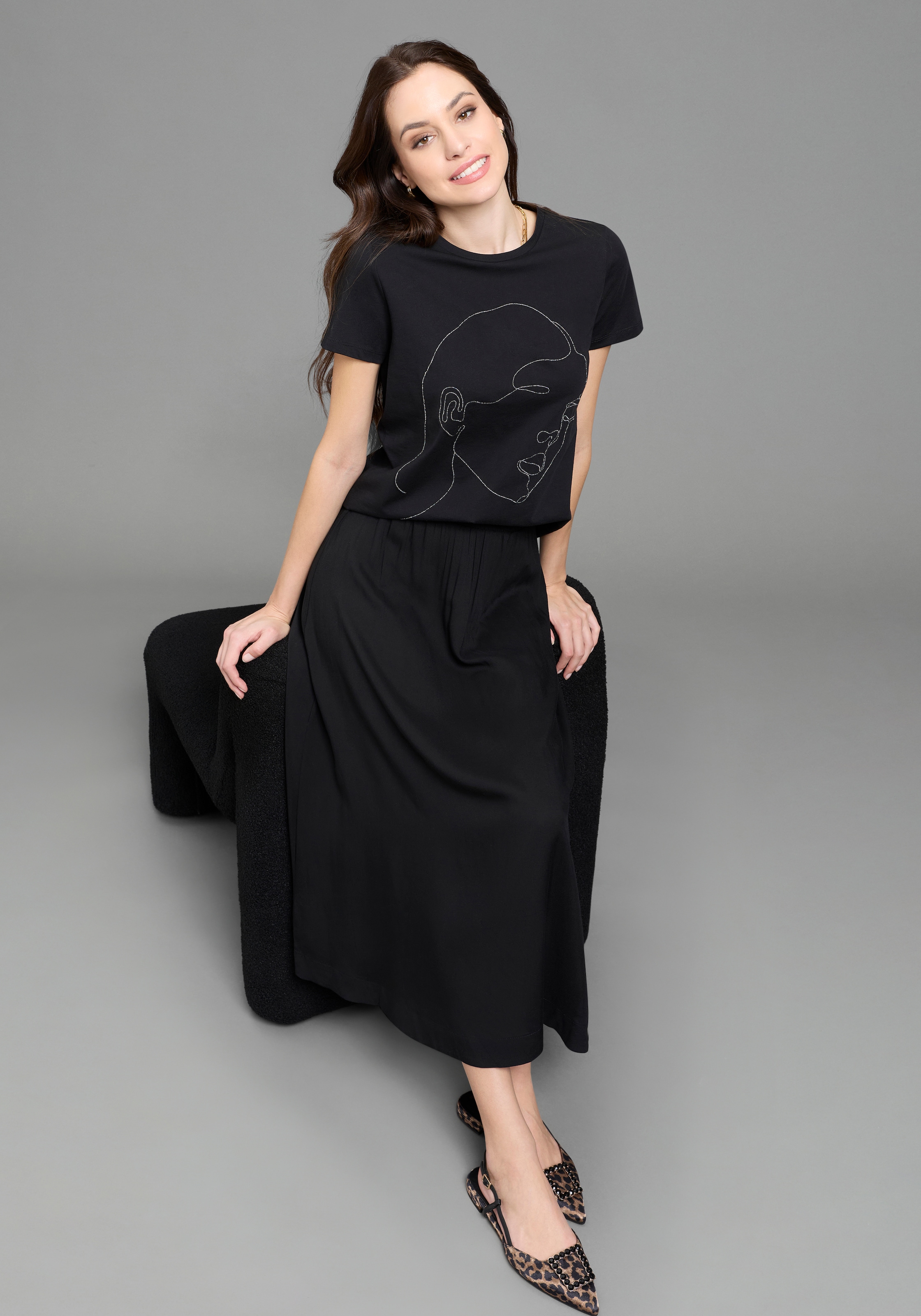Laura Scott T-Shirt mit Stickerei, schimmernde Optik, moderner Look