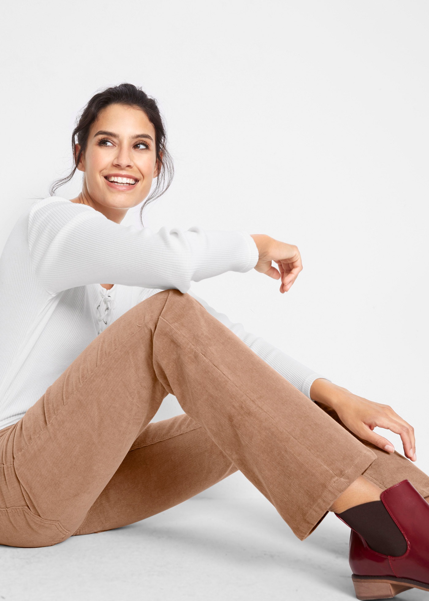 bonprix Cordhose »Stretch-Cordhose, Bootcut«  aus Baumwolle mit Elasthan, Regular Fit, Bootcut-Beinform