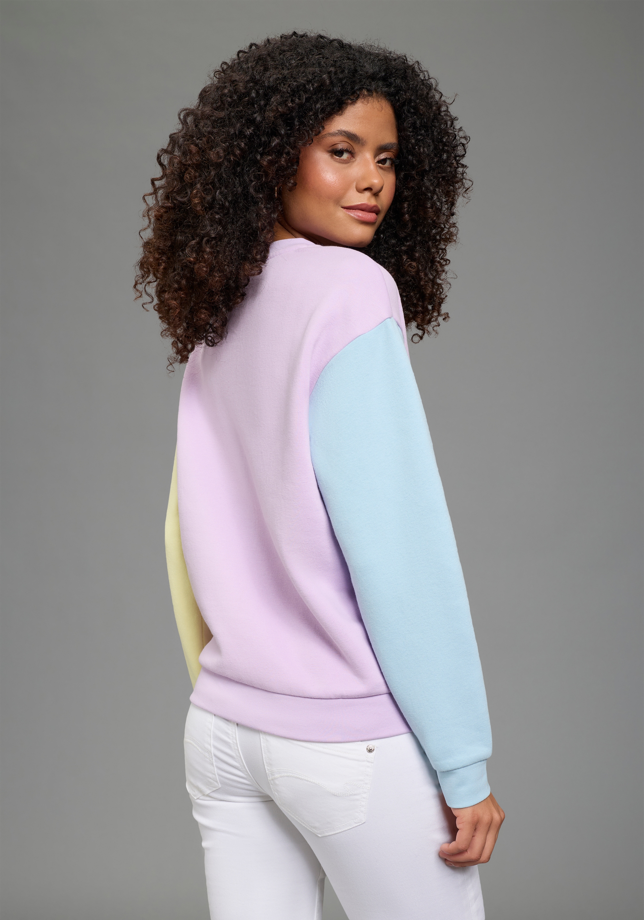 KangaROOS Sweatshirt , mit Rundhalsausschnitt, Langarm-Design, aus Baumwolle und Polyester
