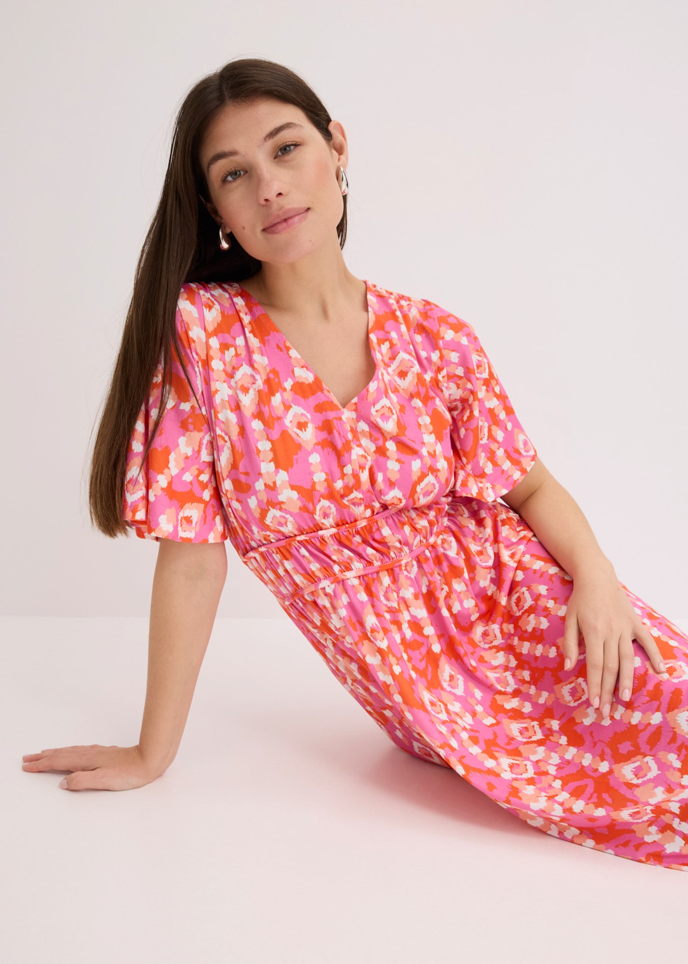 bonprix Maxikleid ausgestellte Passform, tiefer V-Ausschnitt, Halbarm-Design