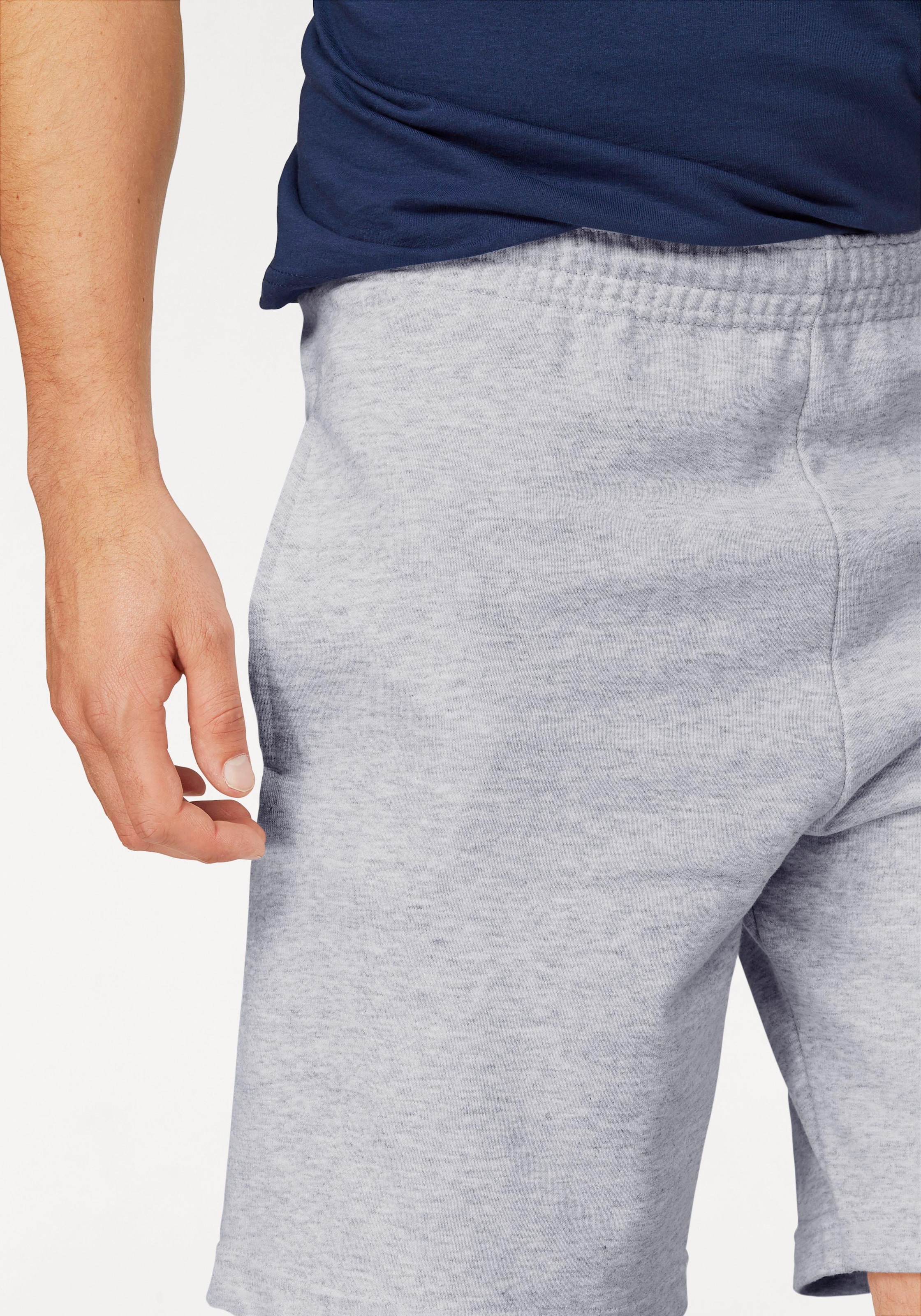 Fruit of the Loom Sweatshorts, in bequemer Form