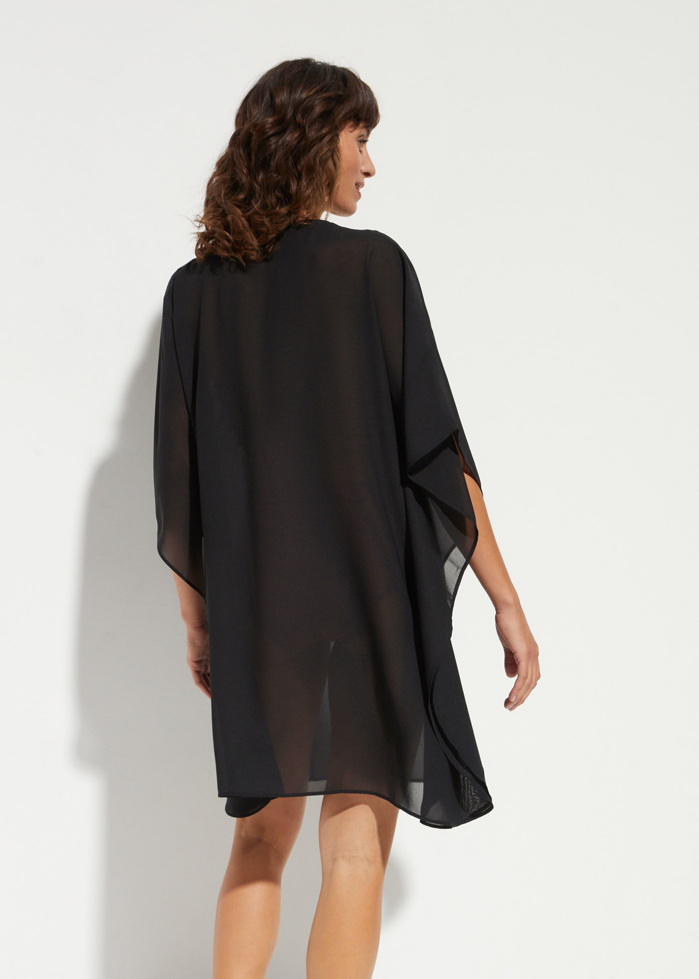 bonprix Tunikakleid für warme Tage, aus Polyester, figurumspielende Passform