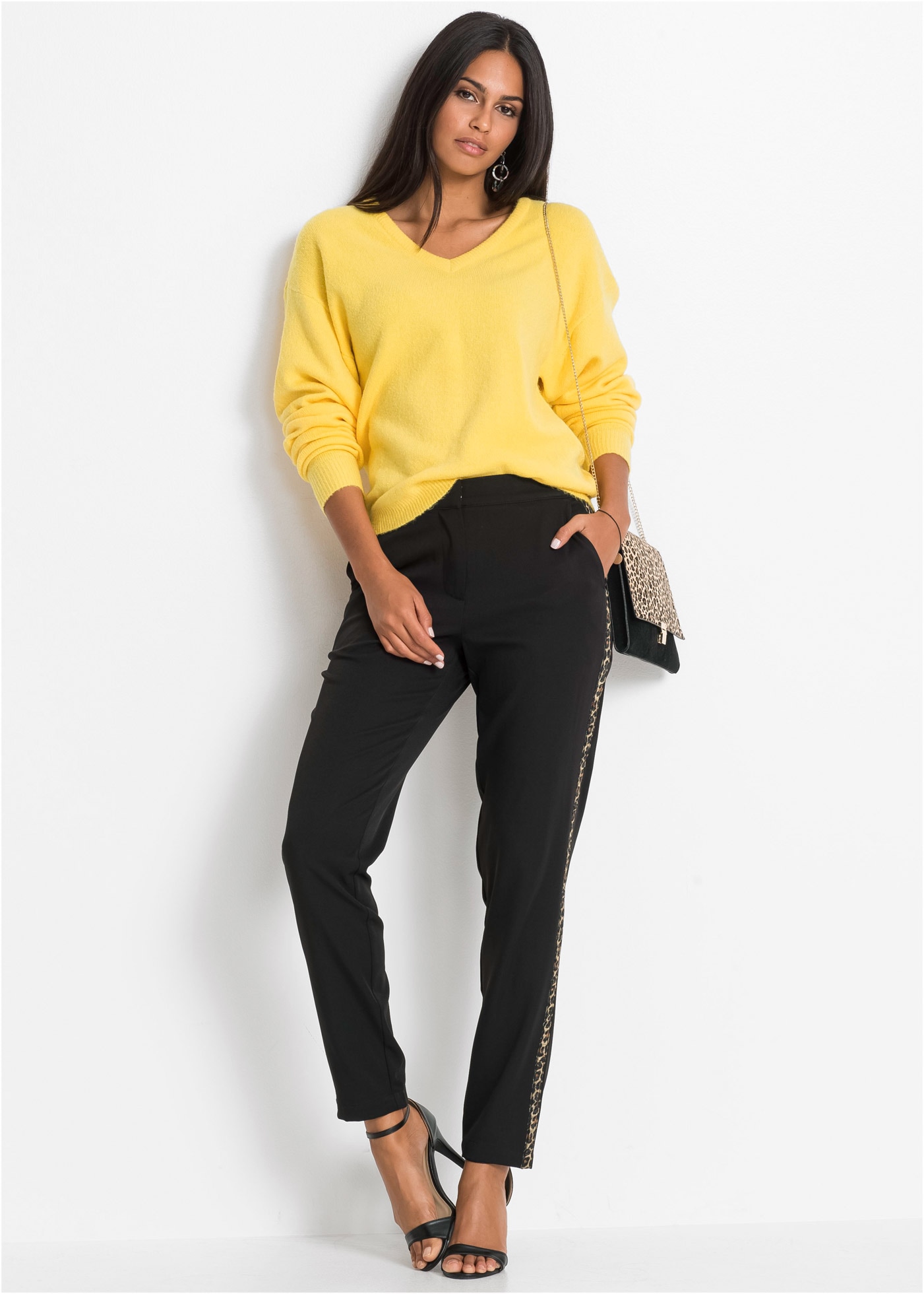 bonprix Strickpullover »Oversize-Strick-Pullover« aus weichem Material, mit V-Ausschnitt, Oversized-Passform