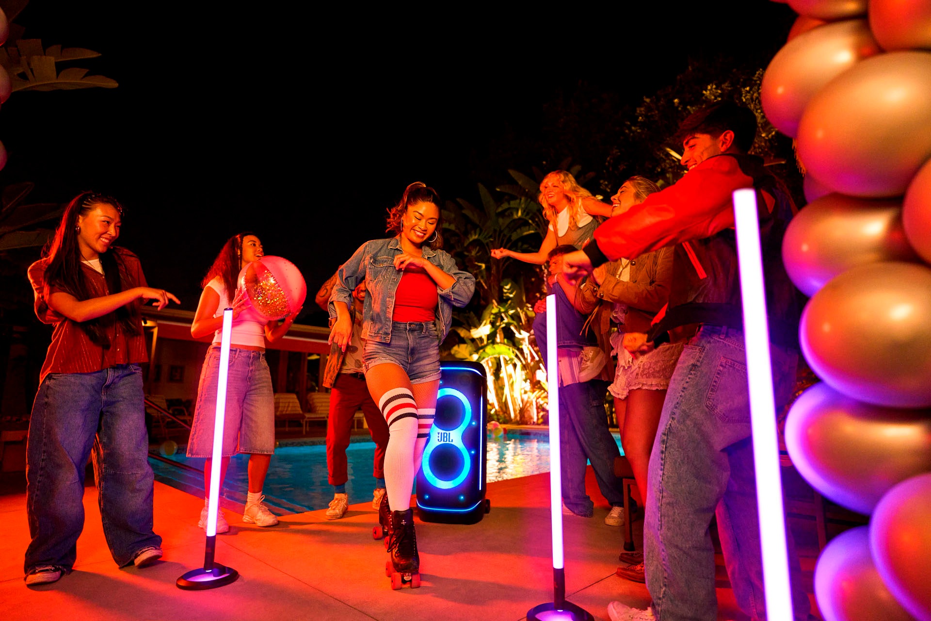 JBL Party-Lautsprecher »PARTYBOX  720« Stereo (Bluetooth App-Steuerung | Automatische Abschaltung | Beleuchtungseffekte | DJ-Funktionen | Equalizer | Extra Bass | Kabellos | Karaoke-fähig | LED Licht (WRGB) | Outdoor-Modus | Transportrollen 800 W)