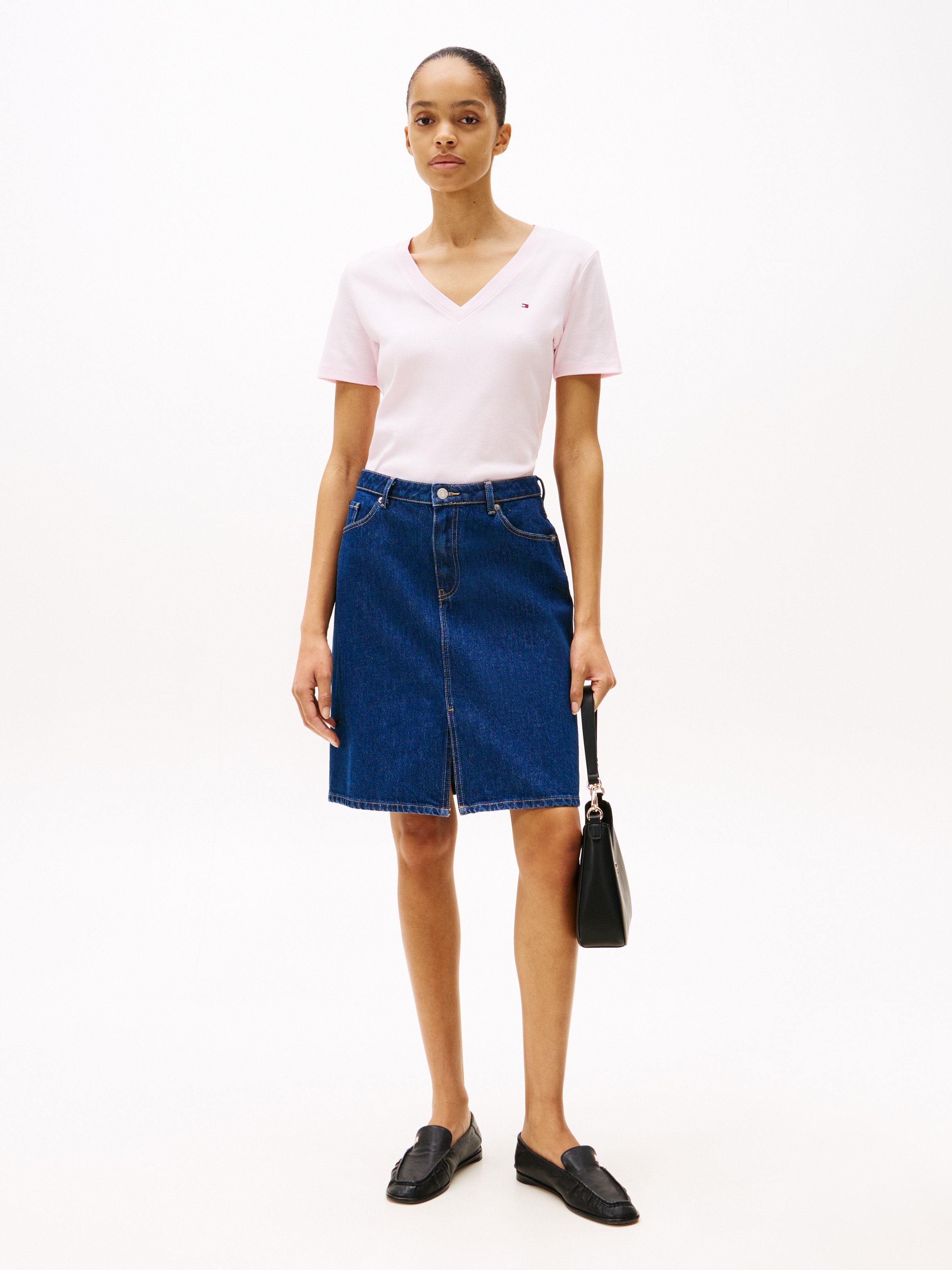 Tommy Hilfiger T-Shirt »SLIM CODY V-NK SS«, mit Logostickerei