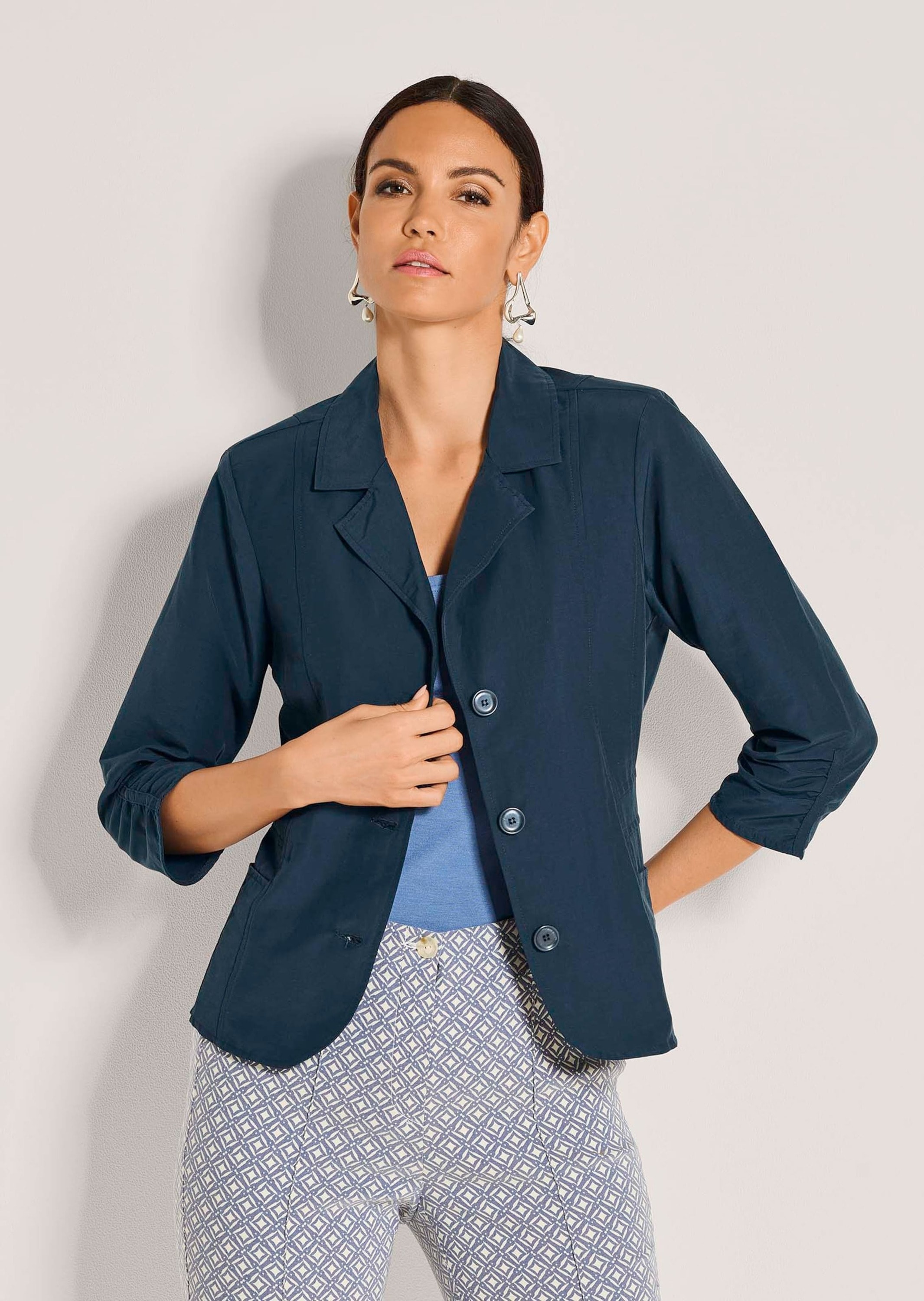 MADELEINE Langarmshirt »Shirtjacke Sommerleichte Jacke mit Reverskragen« Leichtblazer mit Raffdetails