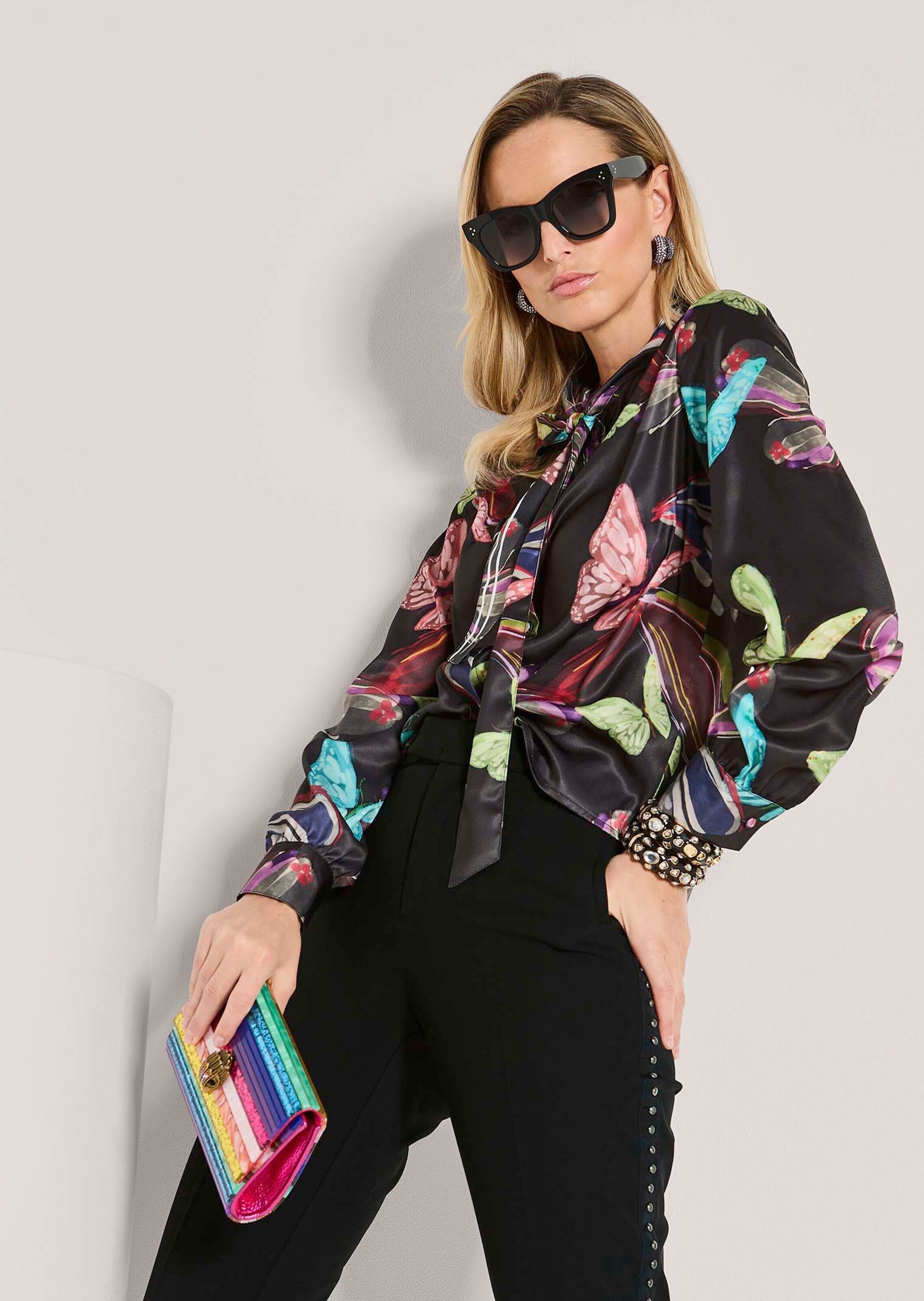 MADELEINE Langarmbluse »Hemdbluse Farbenfrohe Dschungel-Print Bluse« Mit Schluppenband