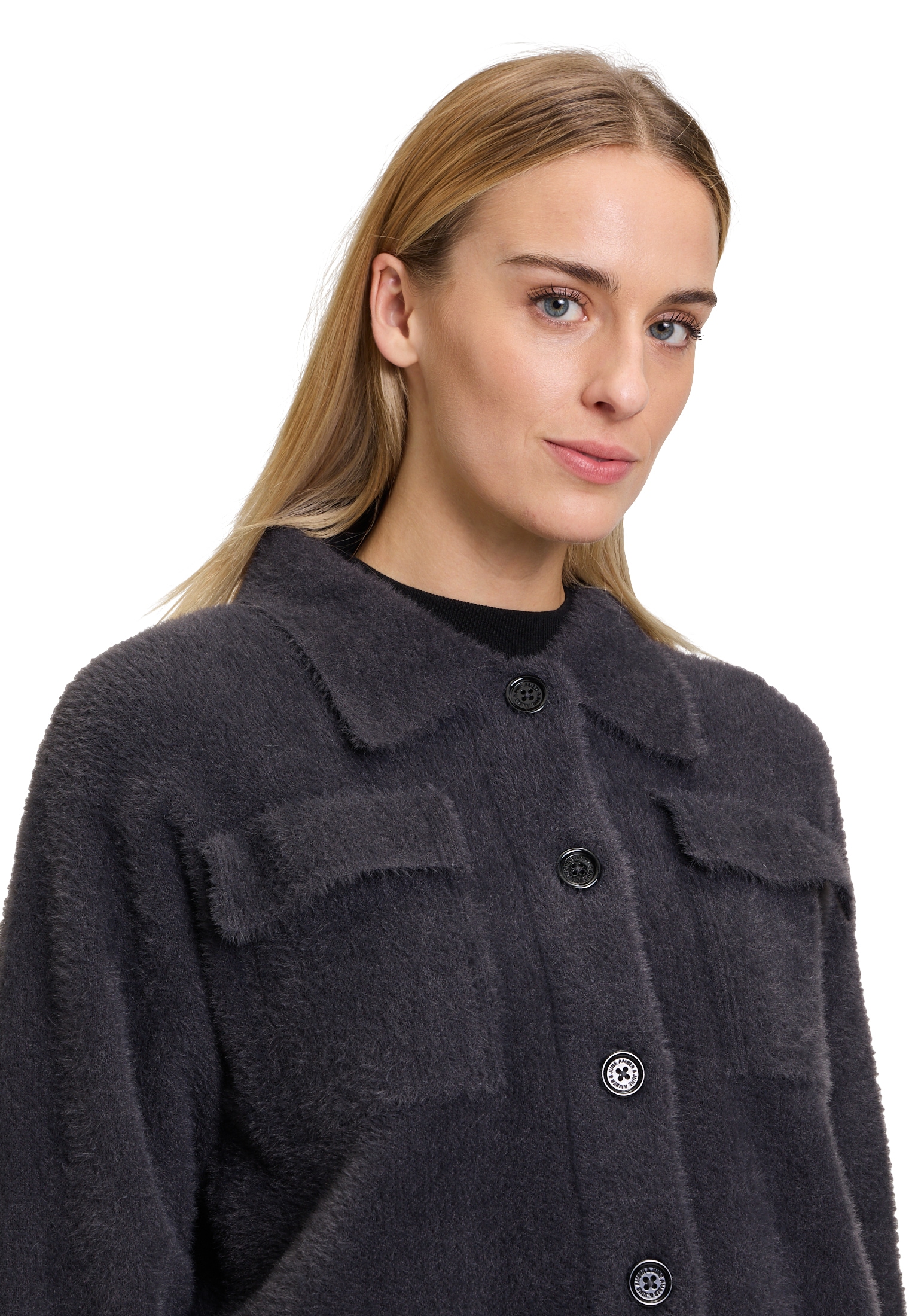 Amber & June Strickjacke »Winter-Strickjacke mit aufgesetzter Brusttasche«
