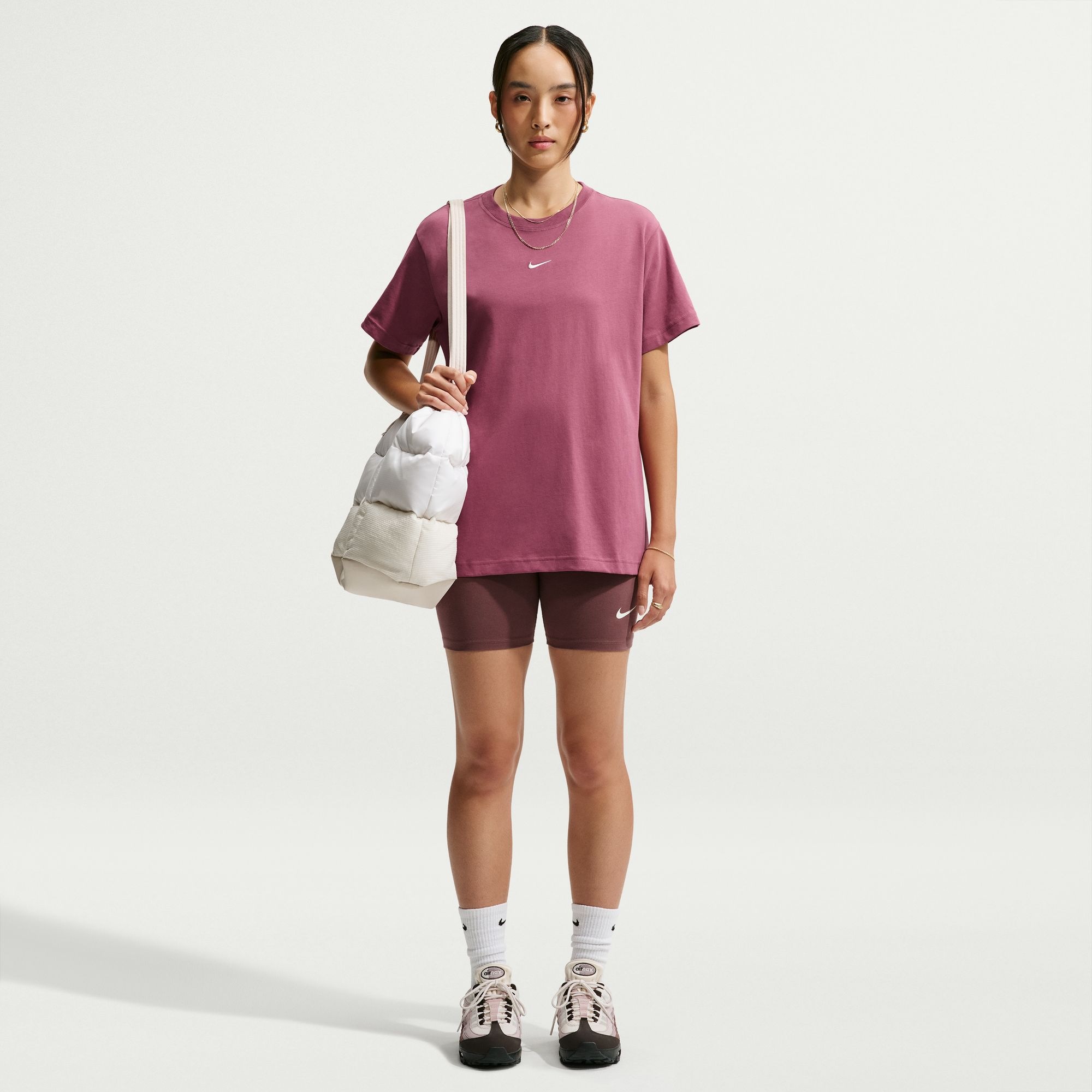 Nike Sportswear T-Shirt »W NSW CLASSIC SS TEE« Kurzarm, mit Rundhalsausschnitt, aus Baumwoll-Jersey, normale Länge