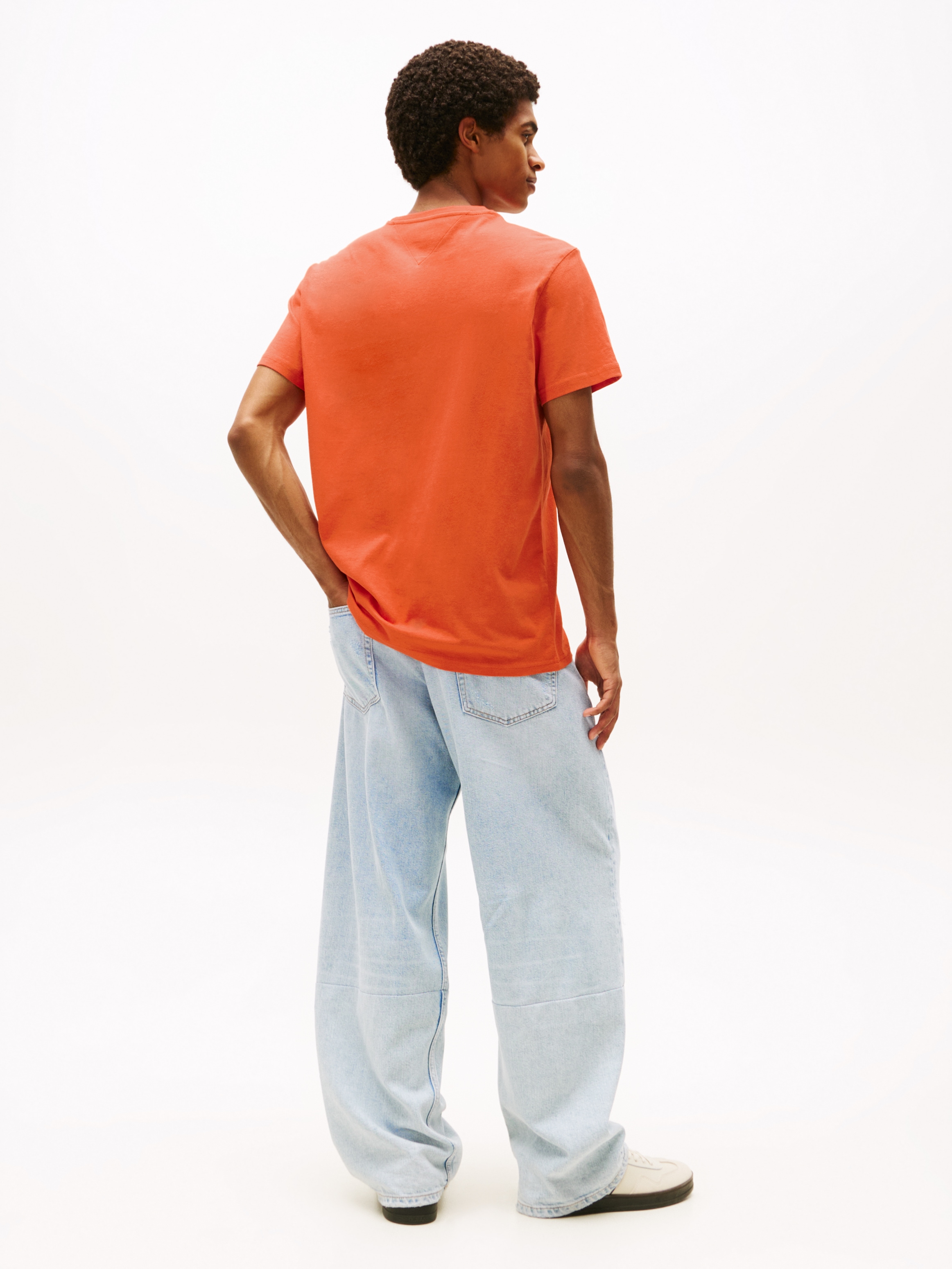 Tommy Jeans T-Shirt »TJM SLIM ESSENTIAL FLAG TEE EXT«, Mit Rundhalsausschnitt