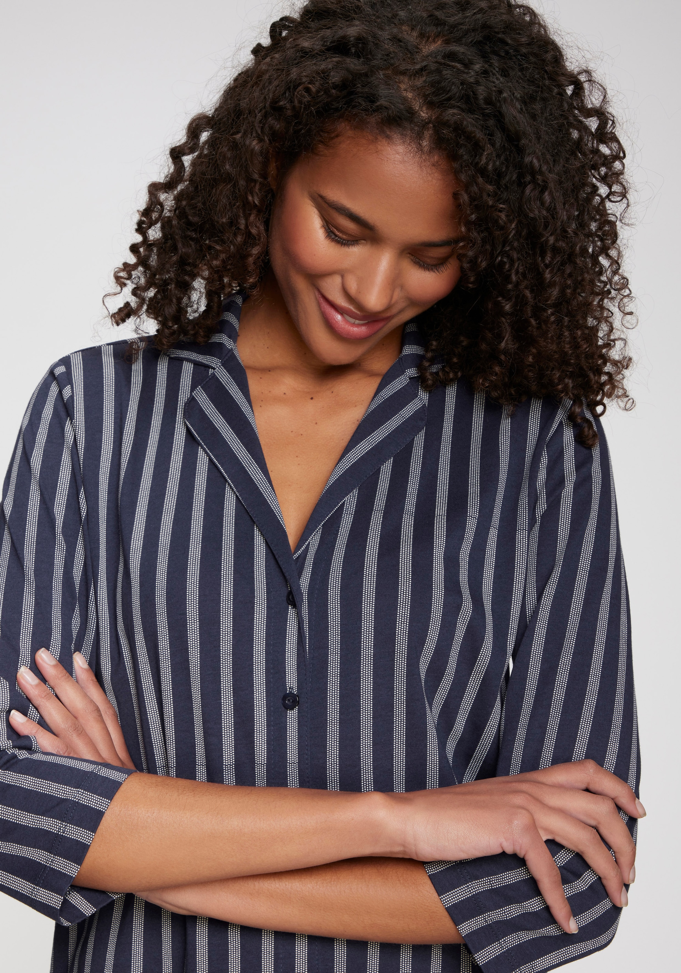 Vivance Dreams Pyjamaoberteil Mit schönem Alloverdruck