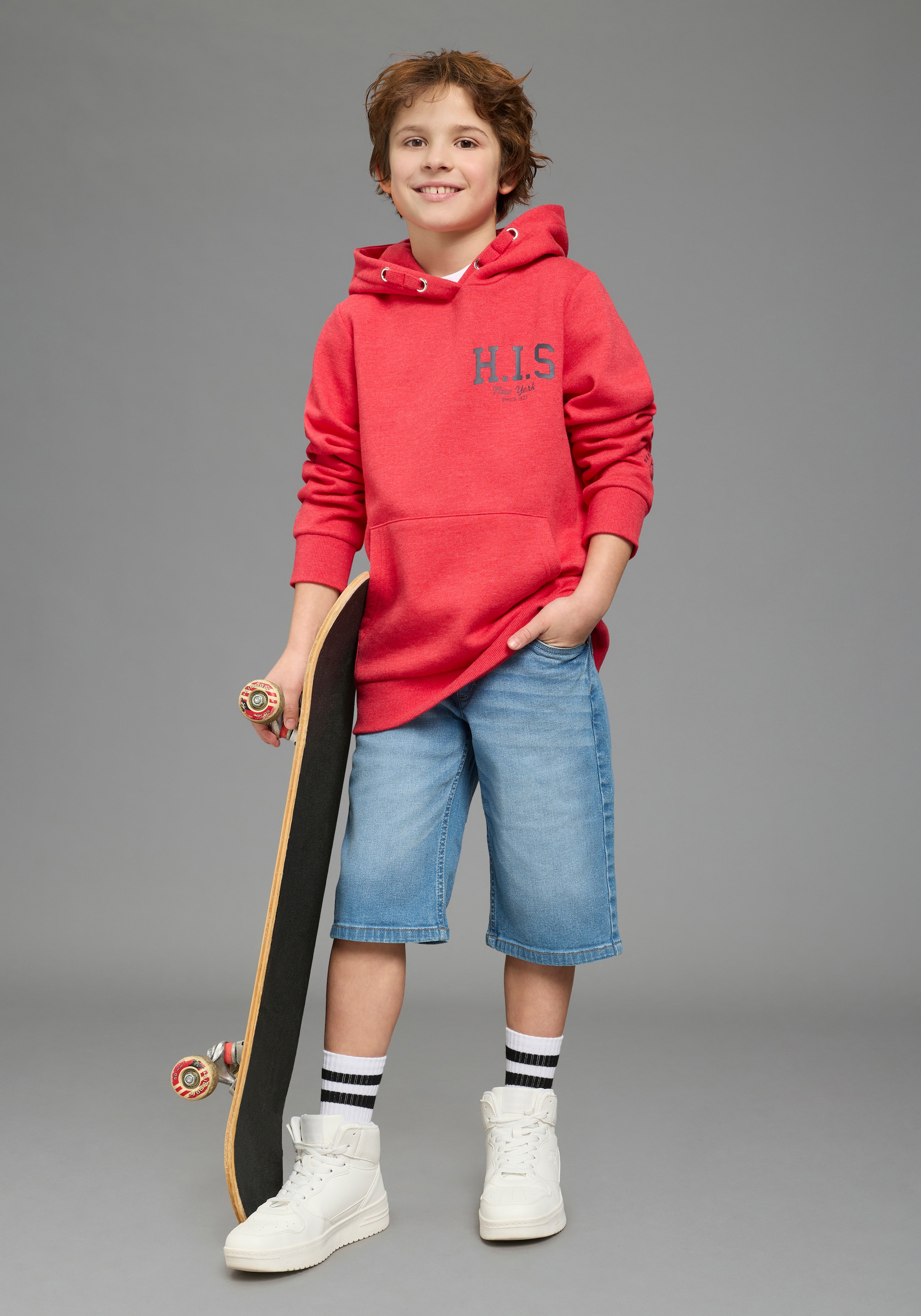 H.I.S Kapuzensweatshirt »Kapuzenhoodie mit Logoprint für Jungen«, für Jungen, mit Kängurutasche, mit Logodrucken, in Basic Passform
