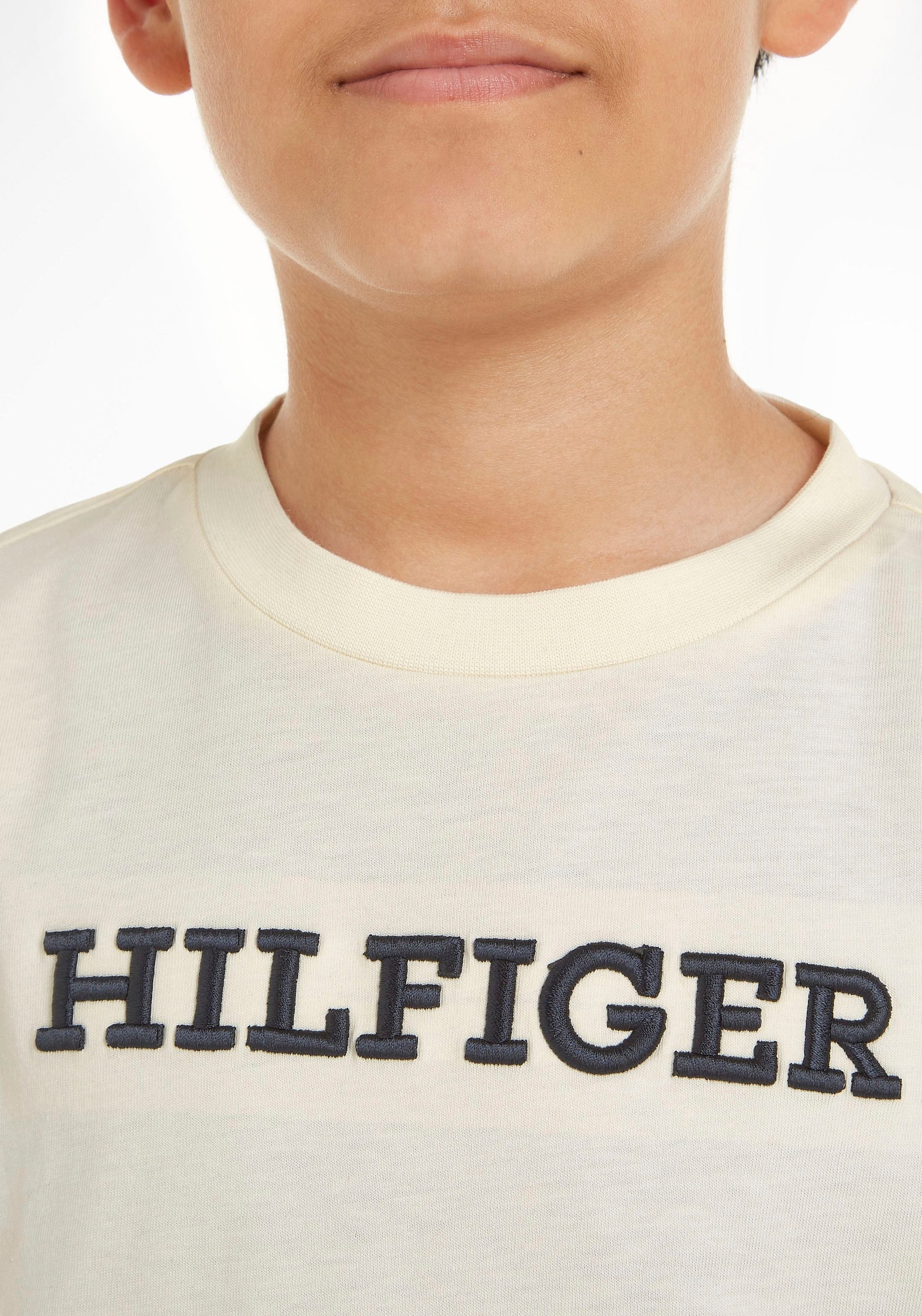 Tommy Hilfiger T-Shirt »U MONOTYPE TEE S/S«, mit großer Logo-Stickerei