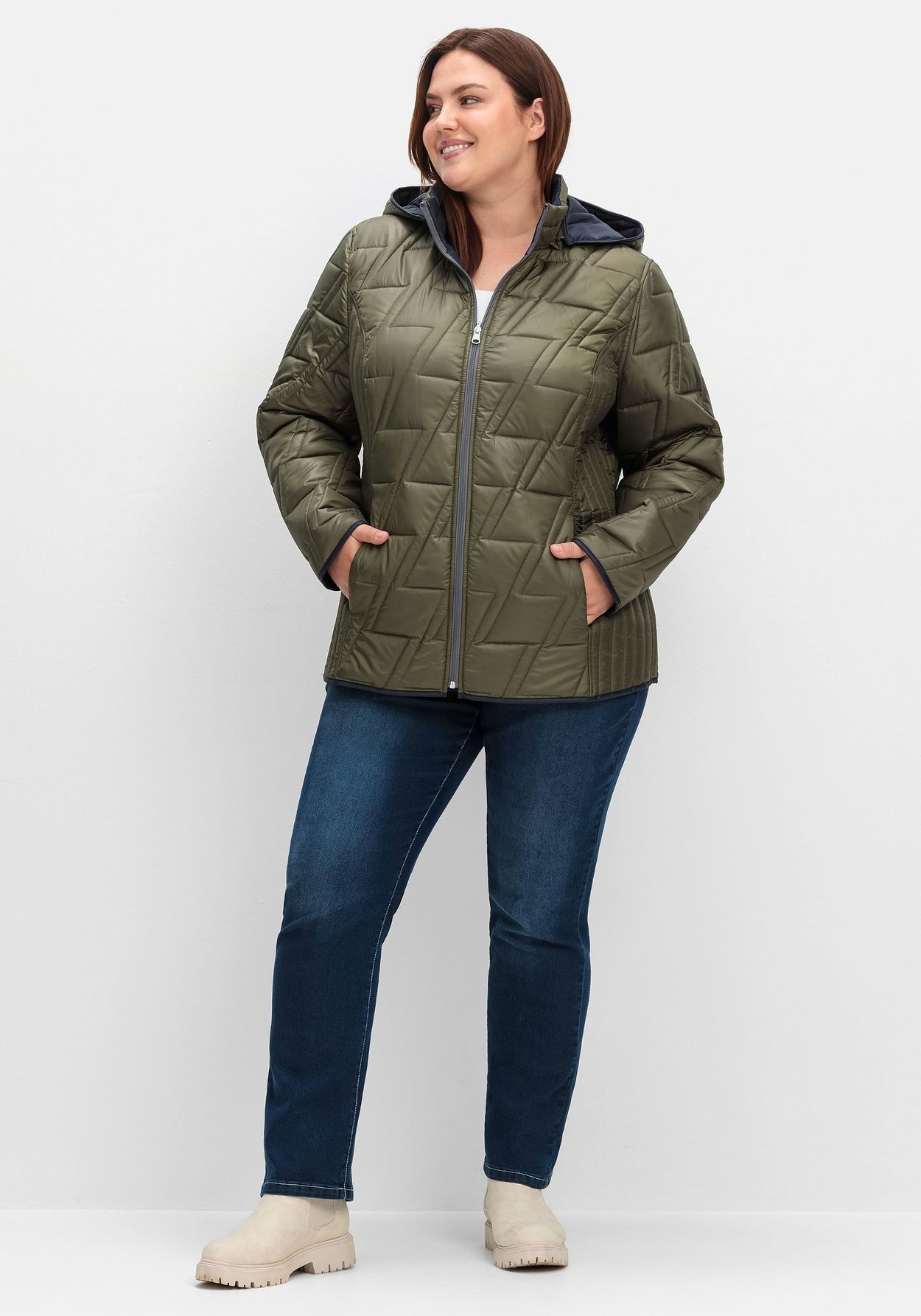 Sheego Steppjacke »Wendesteppjacke zum Wenden, mit Kapuze und Stehkragen«