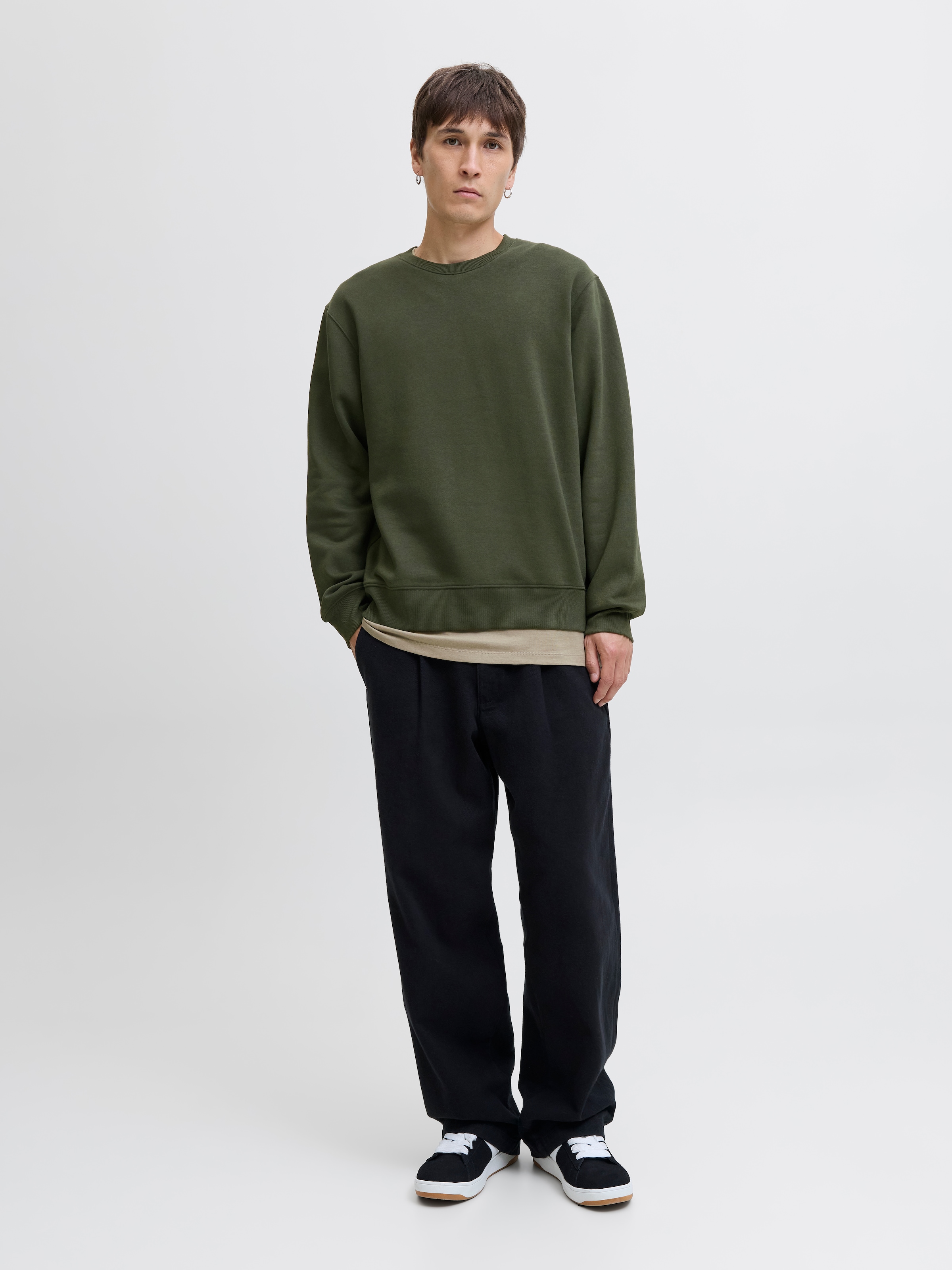 Jack & Jones Sweatshirt »JJESTAR BASIC SWEAT CREW NECK NOOS«, mit Rundhalsausschnitt
