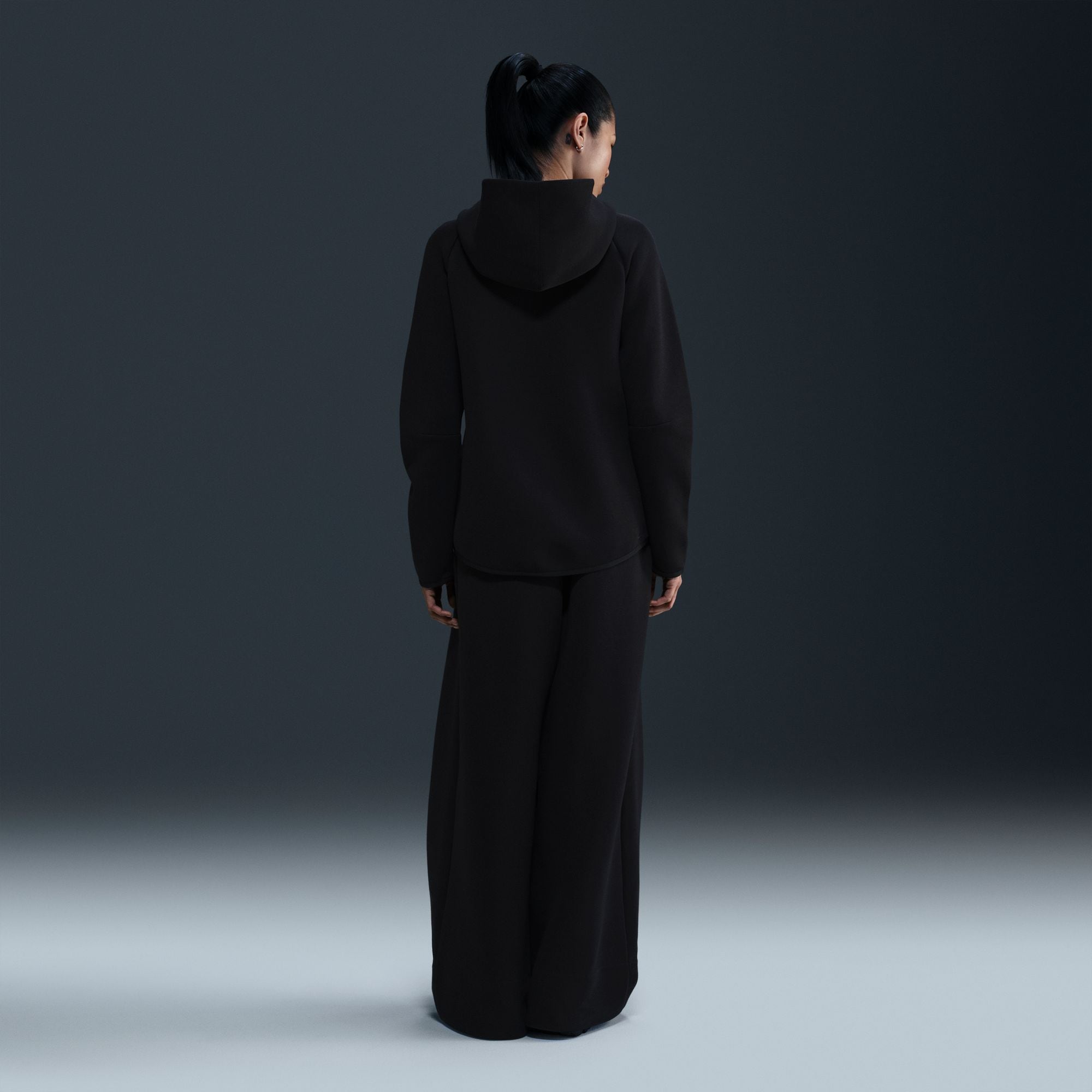 Nike Sportswear Sweatshirt »W NSW TCH FLC WR FZ HDY 2«, sportlicher Stil, für entspannte Freizeitaktivitäten
