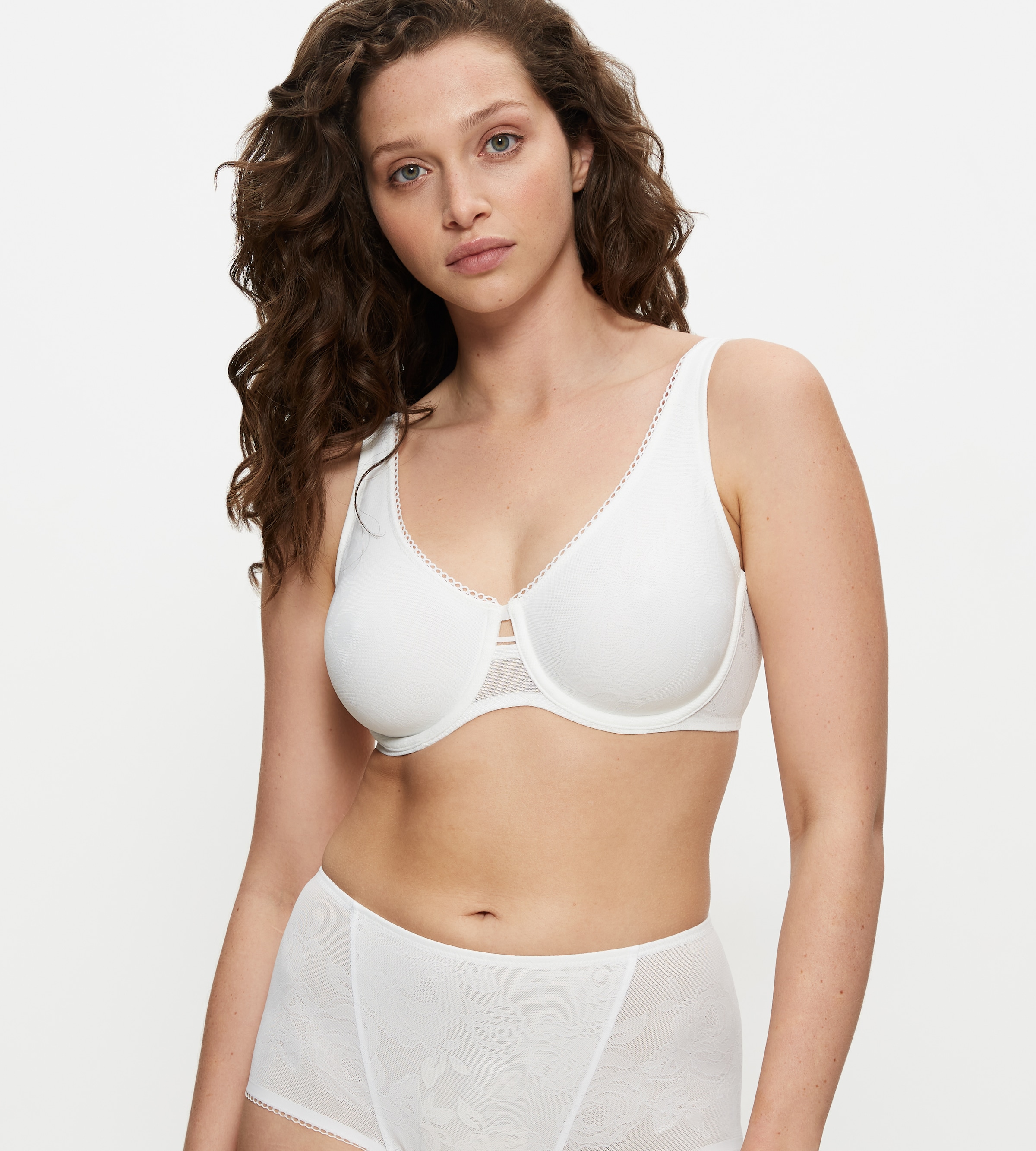 Triumph Minimizer-BH »Wild Rose Sensation« verkleinert die Brust optisch um eine Cup-Größe