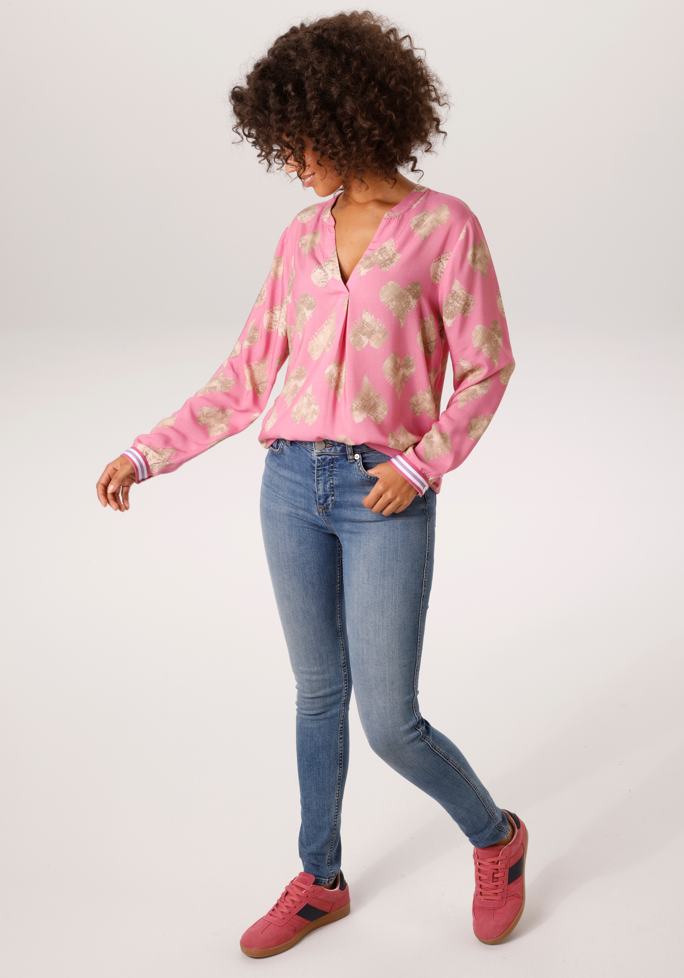 Aniston CASUAL Schlupfbluse mit kunstvollen Herzen bedruckt