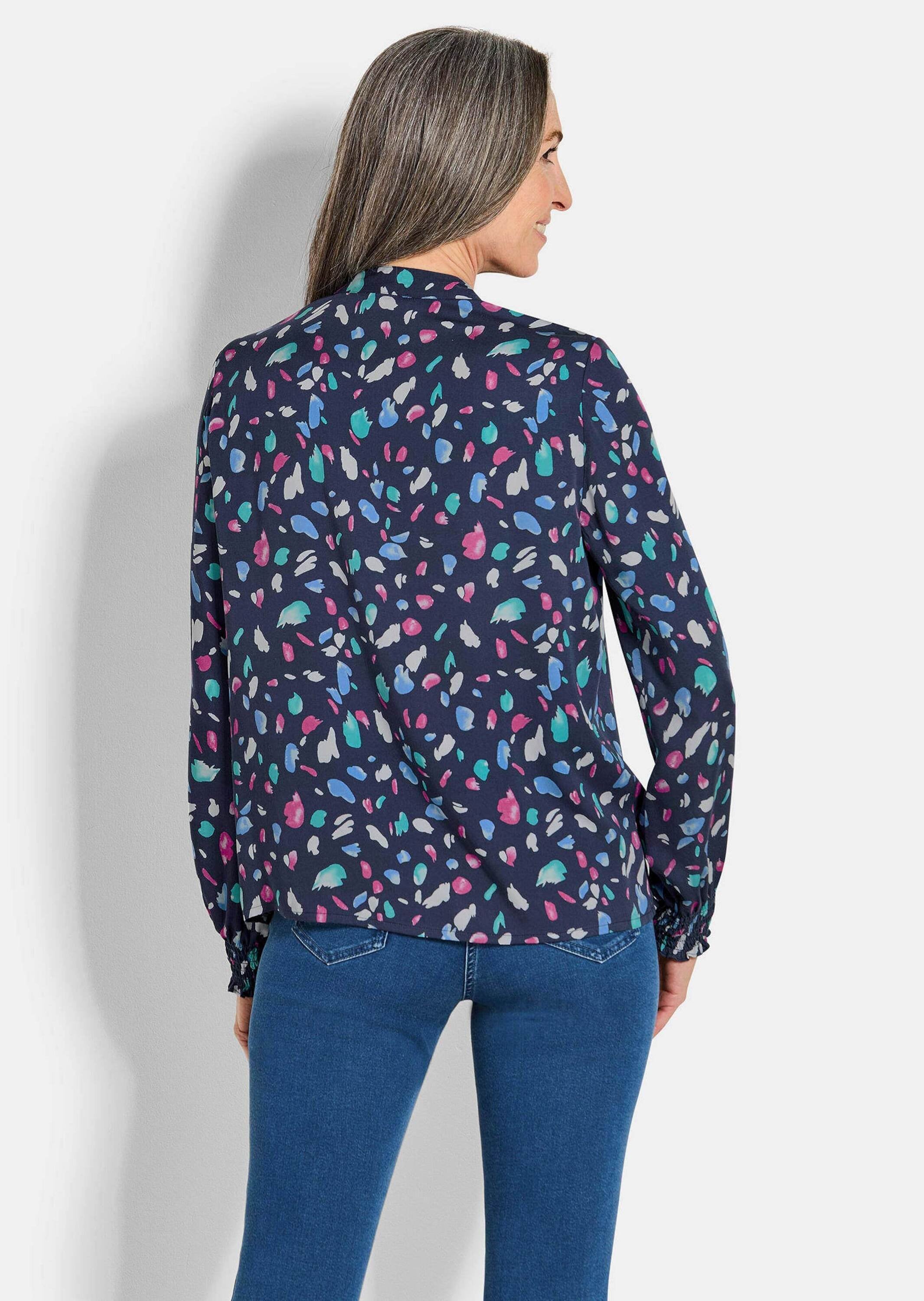 GOLDNER Klassische Bluse »Kurzgröße Satin-Bluse mit Smok-Details«