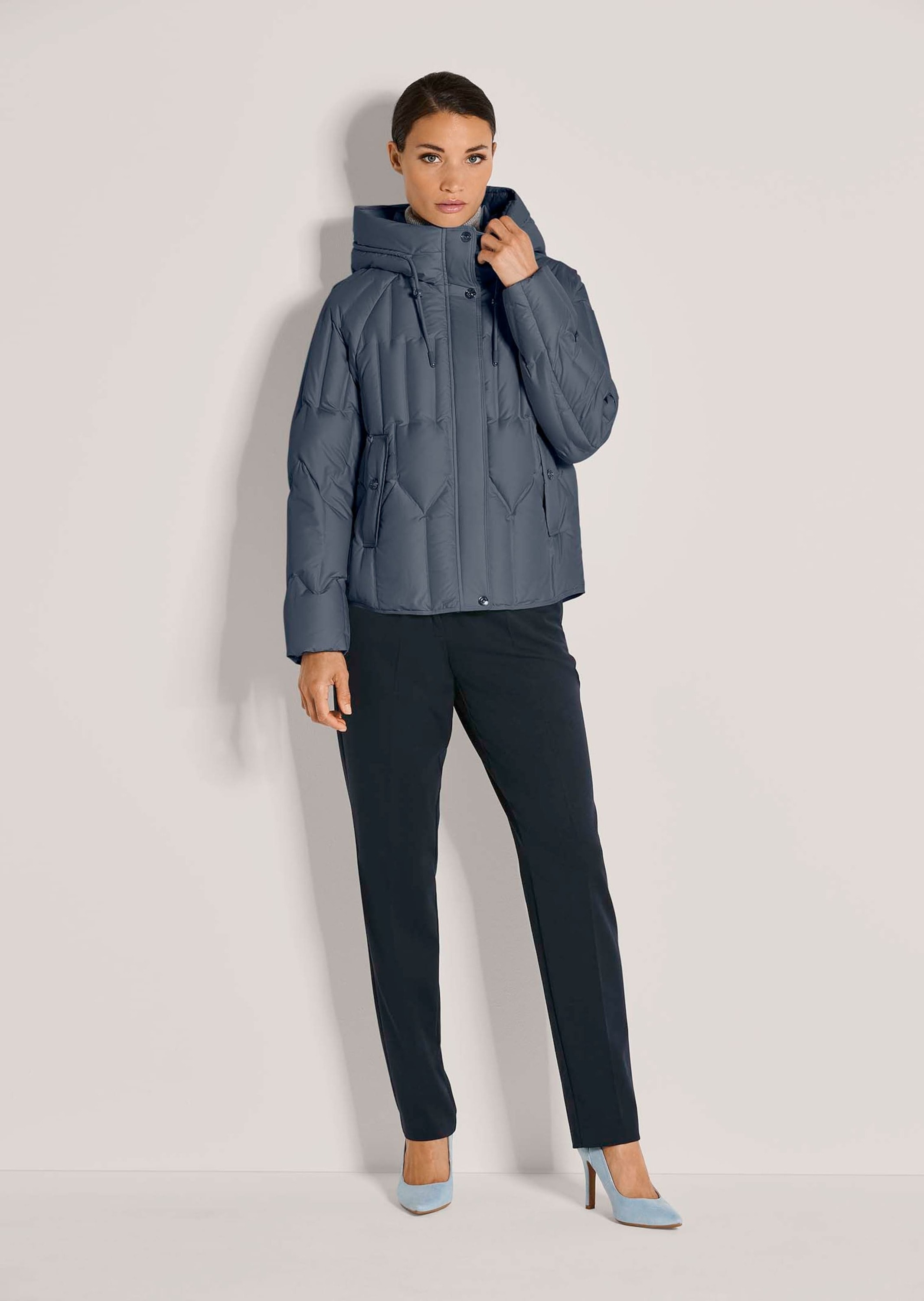 MADELEINE Kurzjacke »Steppjacke Elegante Winterjacke mit Daunenfüllung« Kaputze mit Zugband