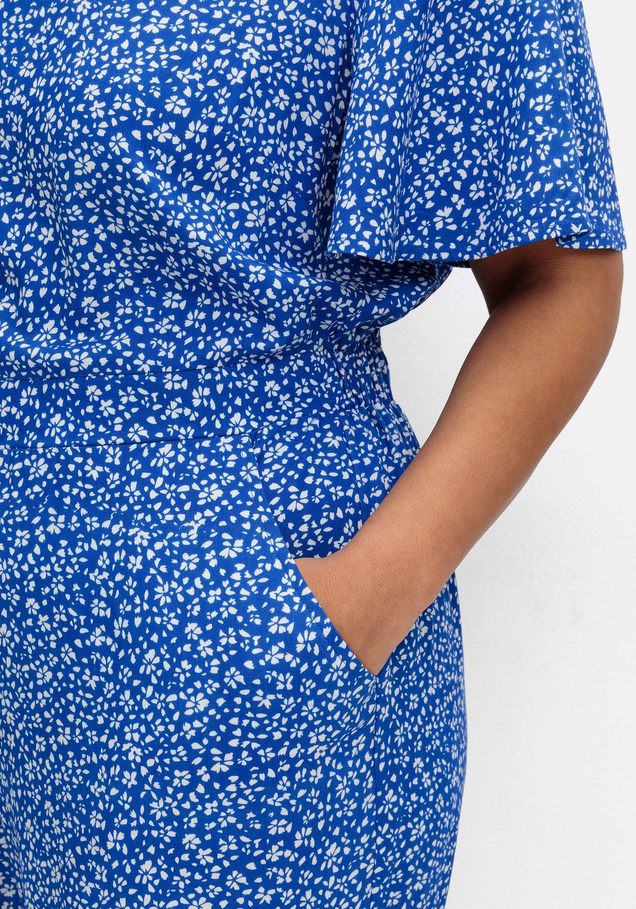 Sheego Jumpsuit »Jumpsuit mit Blümchenprint, aus Viskose«