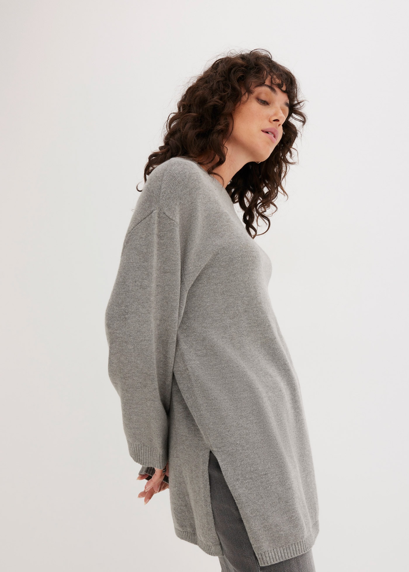 bonprix Strickpullover »Long-Feinstrickpullover mit Seitenschlitzen aus Viskose-Mix« aus Viskosemischung, Oversize Passform, Po-bedeckende Länge