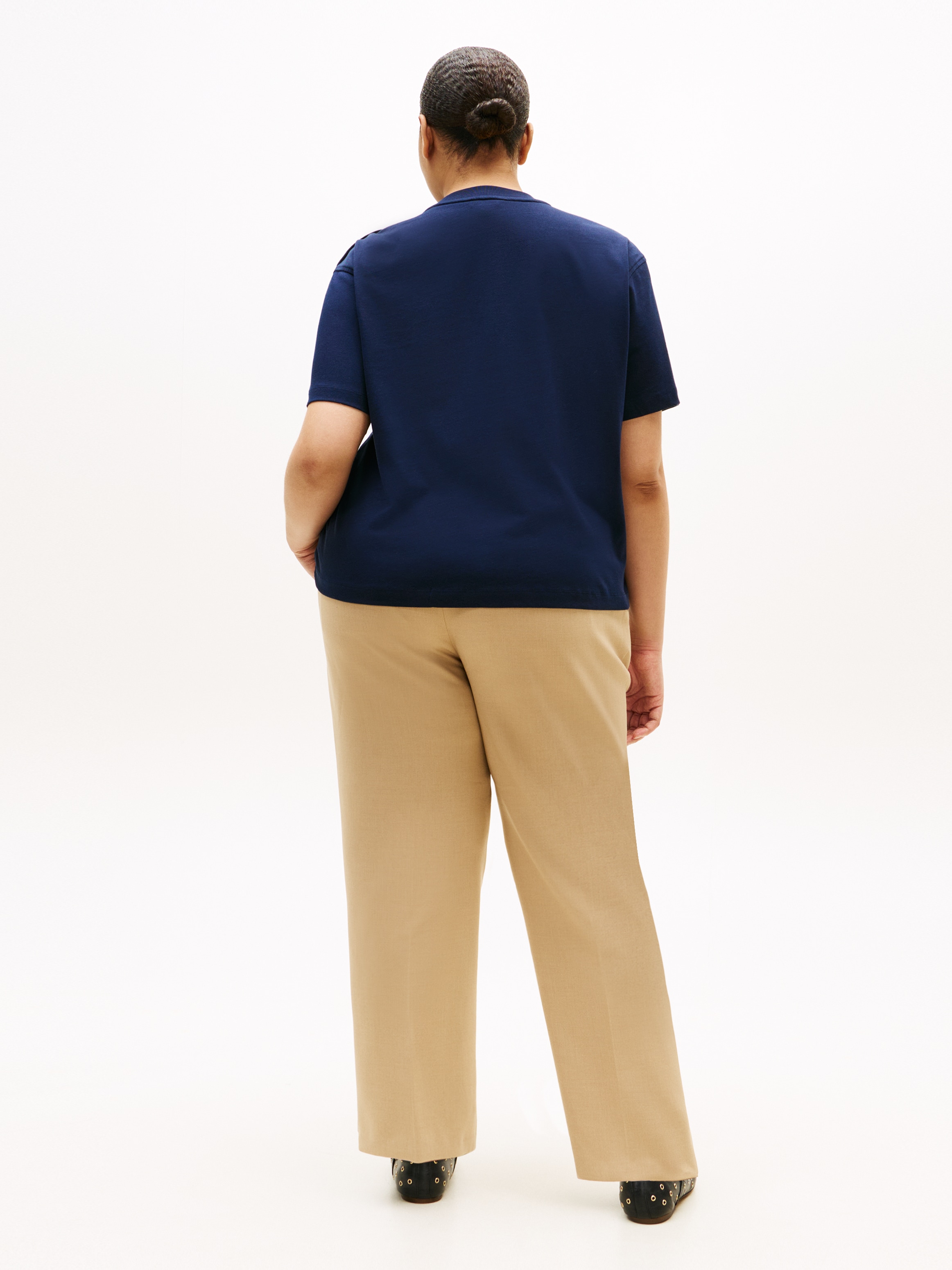 Tommy Hilfiger Curve Kurzarmshirt »CRV GOLD BTN SCRIPT MDRN SS TEE« in großen Größen, mit goldfarbenen Knöpfen