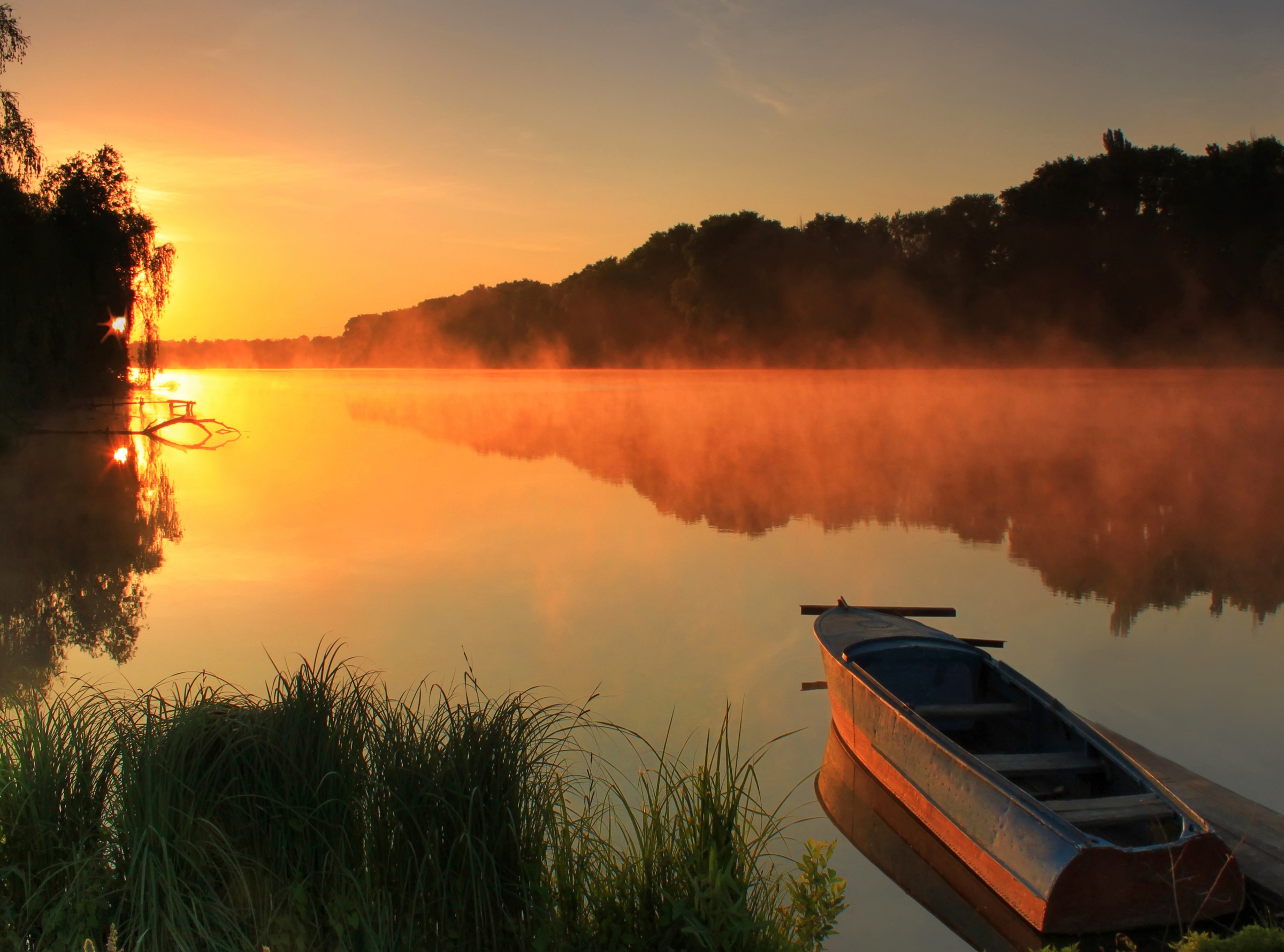 Papermoon Fototapete »Misty Lake«