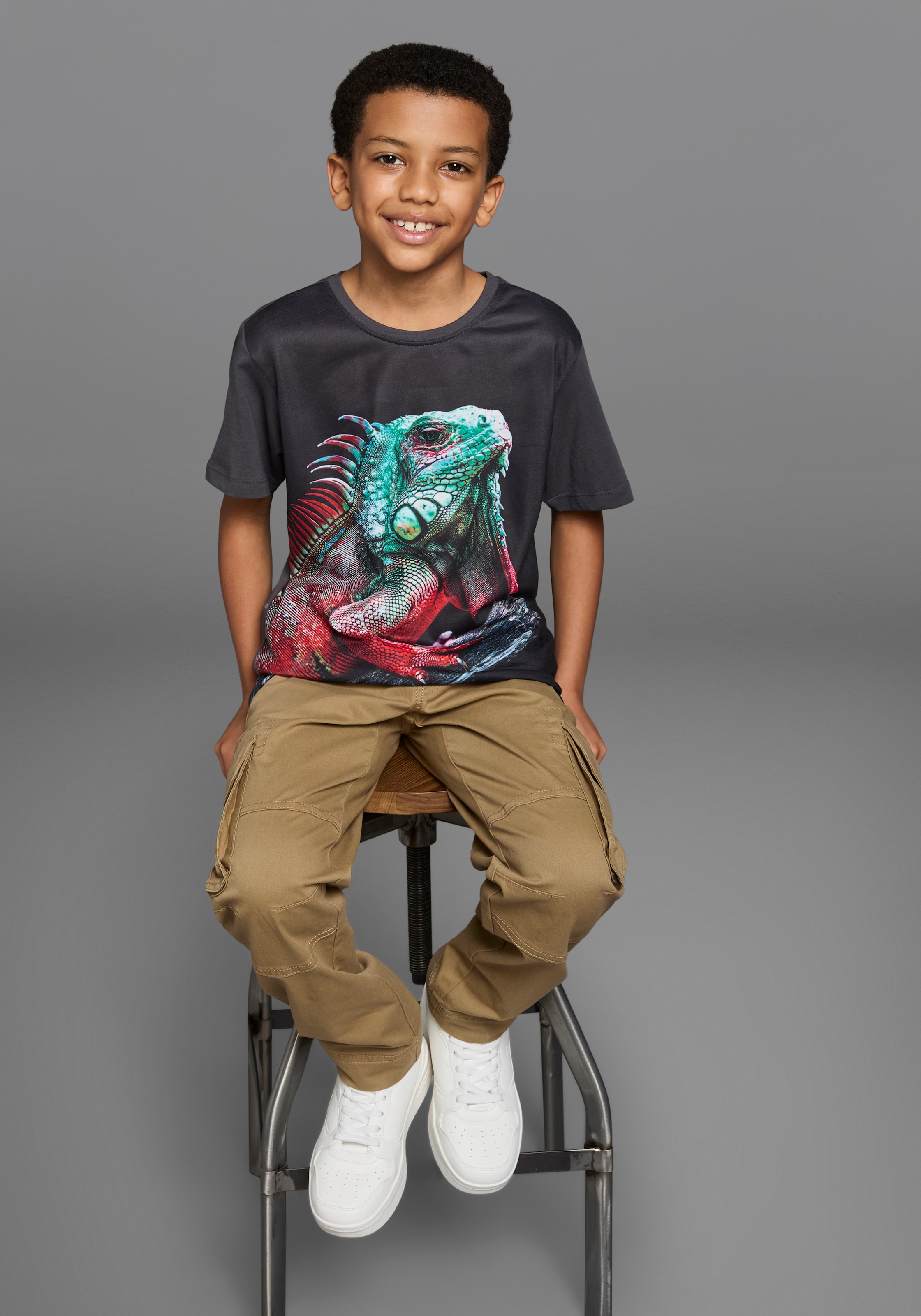 KIDSWORLD T-Shirt »Fotoprint: LITTLE LIZARD«, Kurzarm, Basic-Passform, mit stylischem Druck, Rundhalsausschnitt