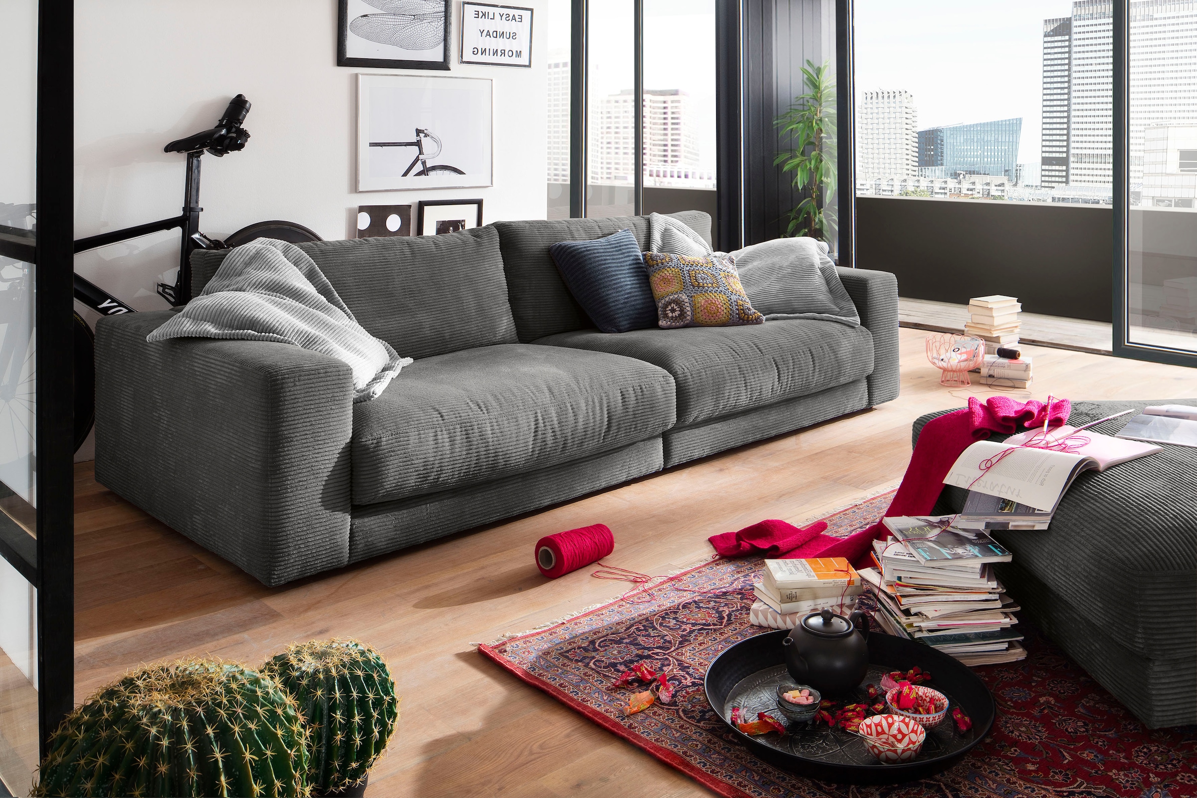 Places of Style Big-Sofa »Enisa, bequeme, legere Polsterung B/T/H: 290/127/85 cm, Mega Sofa«, Zeitloses und stylisches Loungemöbel, in Fein- und Breitcord