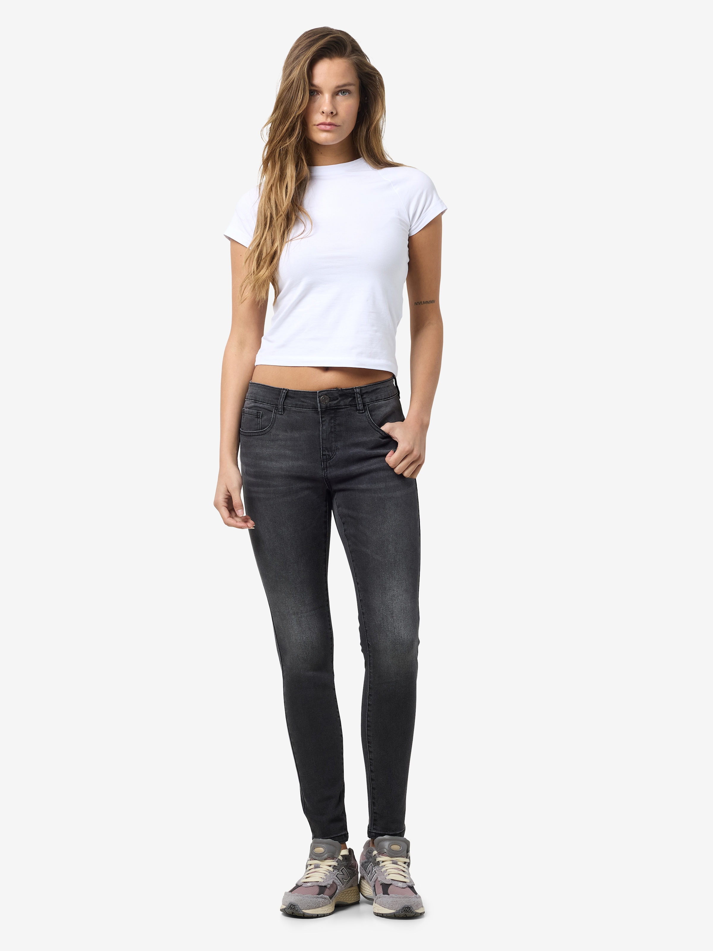 Noisy may Skinny-fit-Jeans »NMJEN NW SKINNY SHAPER JEAN JT177DG NOOS« mit Push Up Effekt