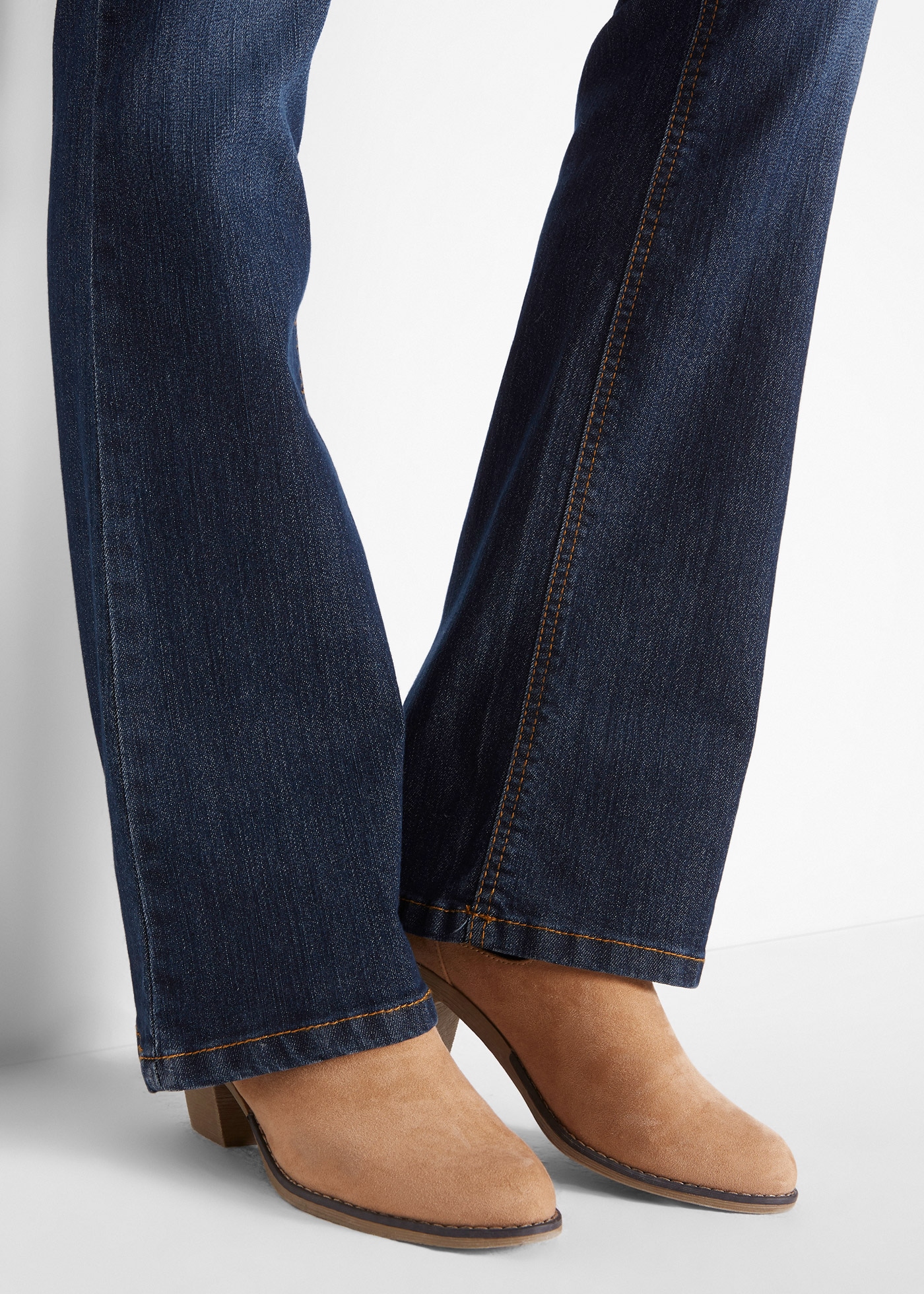 bonprix Bootcut-Jeans »Bootcut-Jeans Mid Waist, Komfort-Stretch« Regular Fit Passform, im klassischen 5-Pocket-Stil