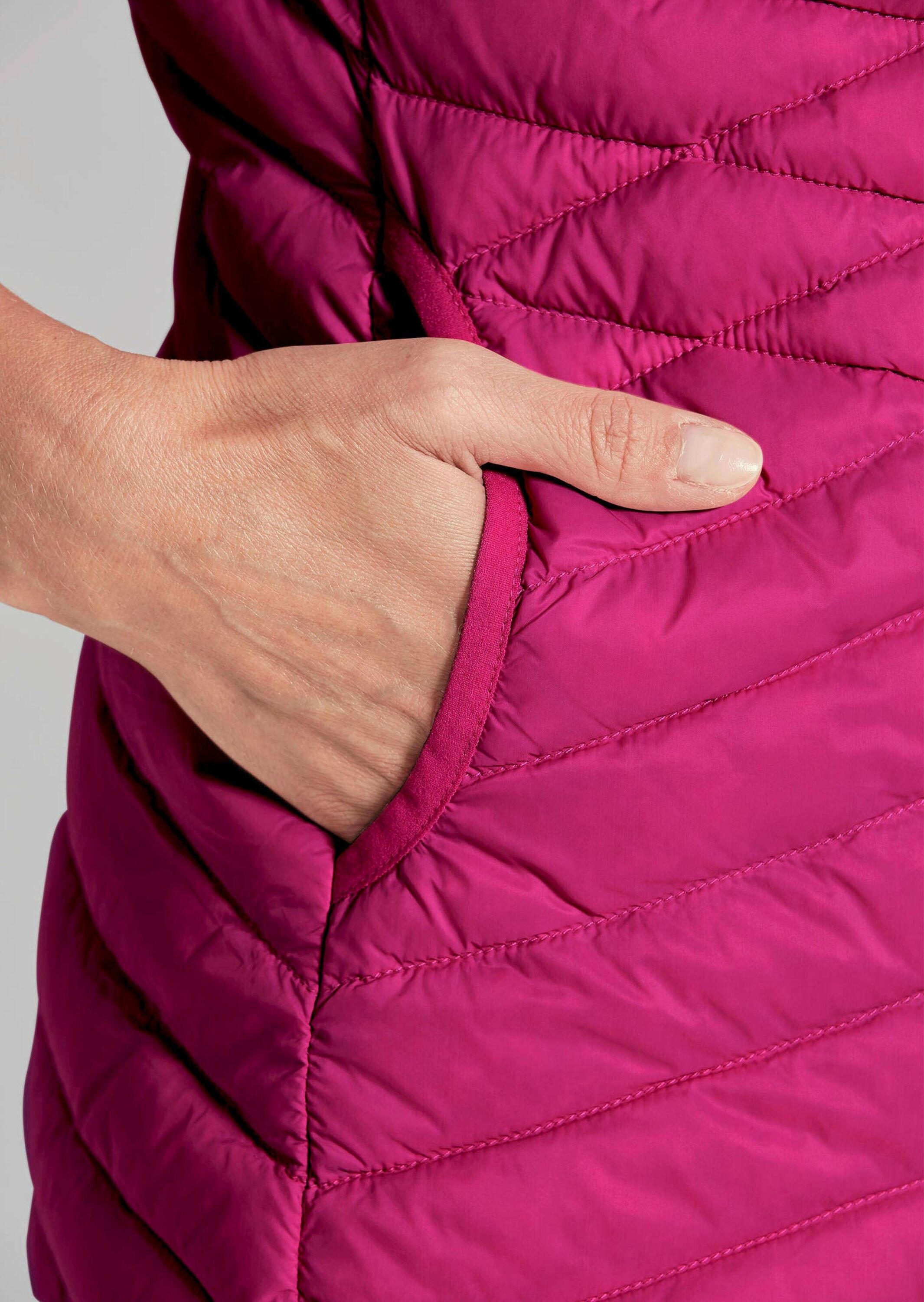 GOLDNER Kurzweste »Kurzgröße Weste Damen mit Stehkragen und leichter Steppung«
