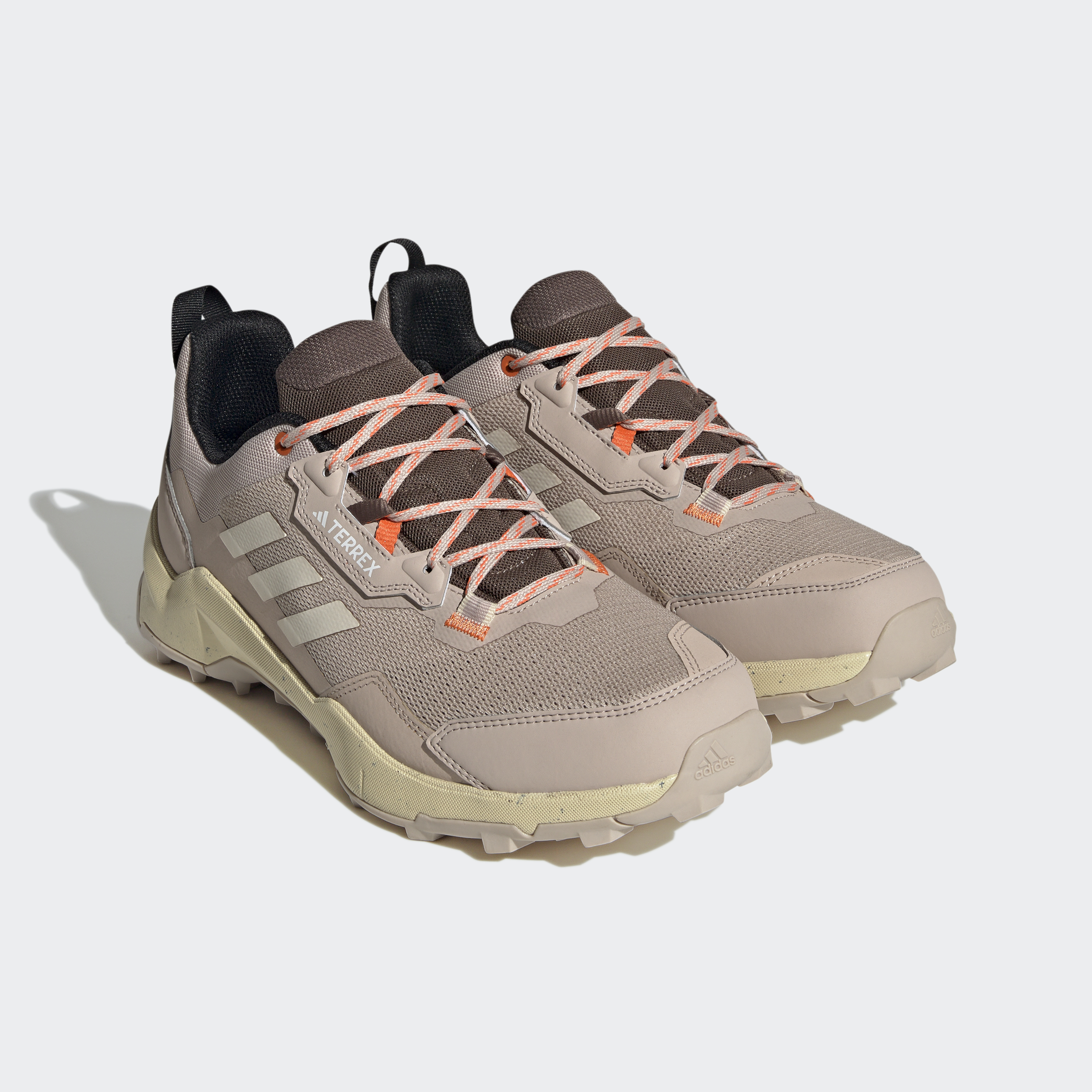 Wanderschuh »TERREX AX4«