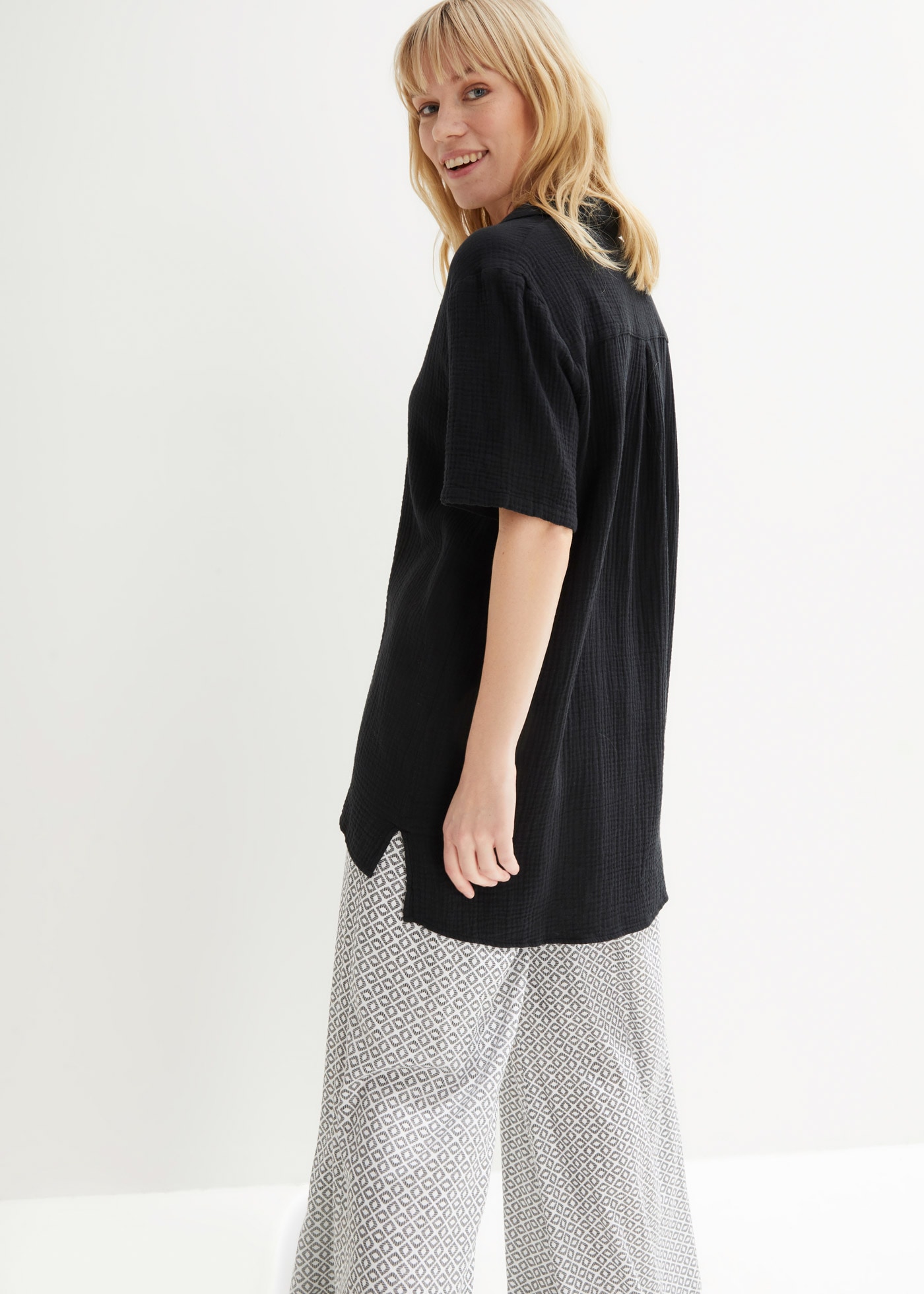 bonprix Hemdbluse weite Passform, mit halbarm, aus Baumwolle, verlängerter Rückensaum