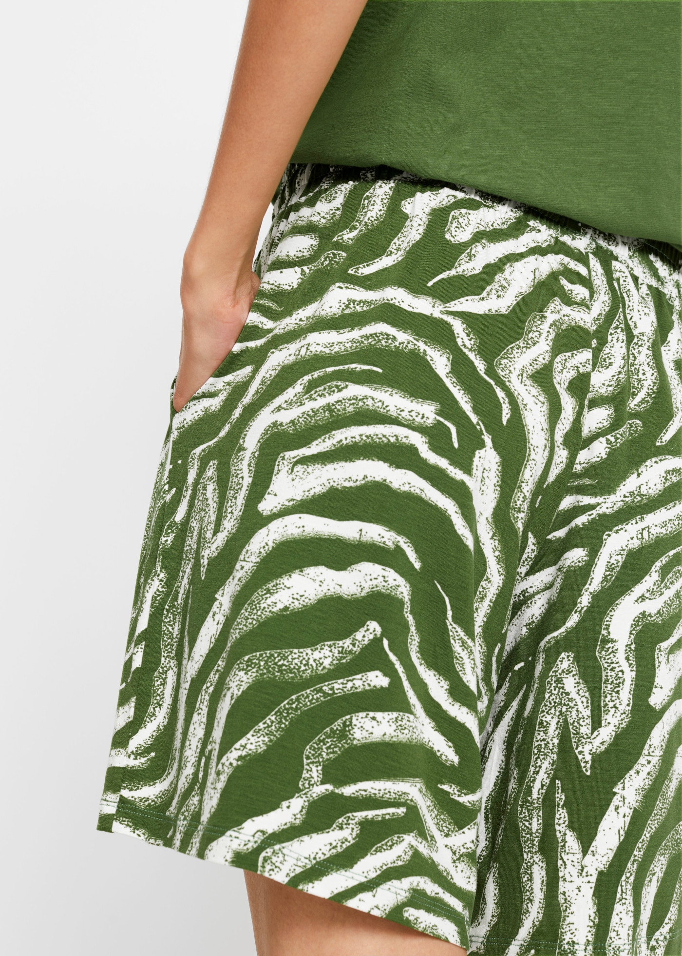 bonprix Shorts  mit Bequembund, Loose Fit, aus Viskose