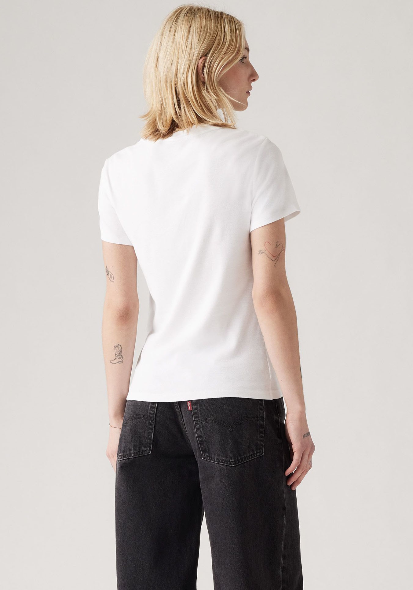 Levi's® T-Shirt »ESSENTIAL HM SS TEE«, Taillierter Schnitt