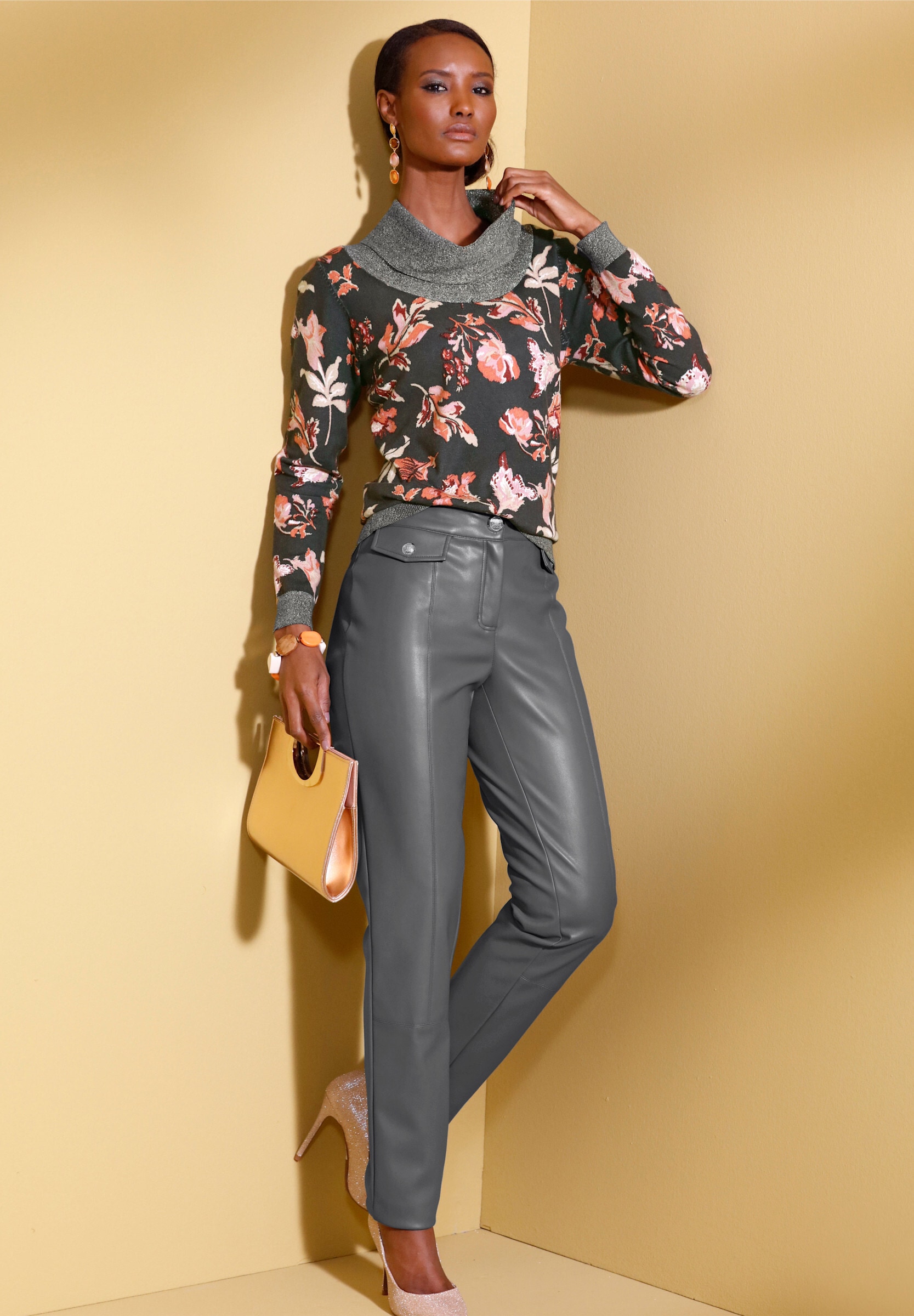 creation L Stoffhose »Lederimitat-Hose Lederimitathose mit Zierpatten und goldfarbenen Knopf«