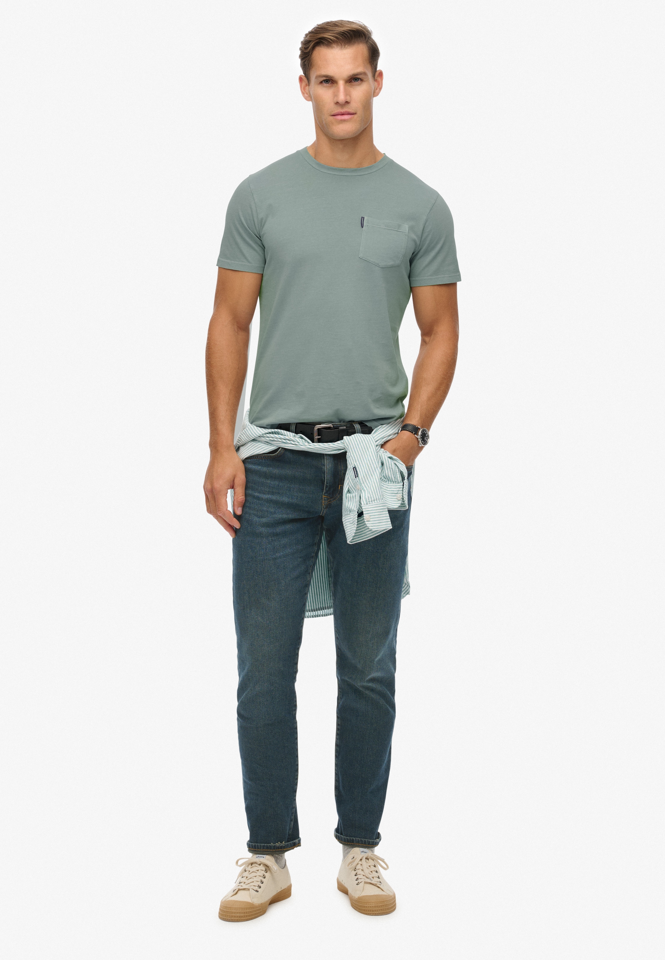 Superdry Rundhalsshirt »CLASSIC ESSENTIAL POCKET TEE«, mit stylischer, aufgesetzter Brusttasche