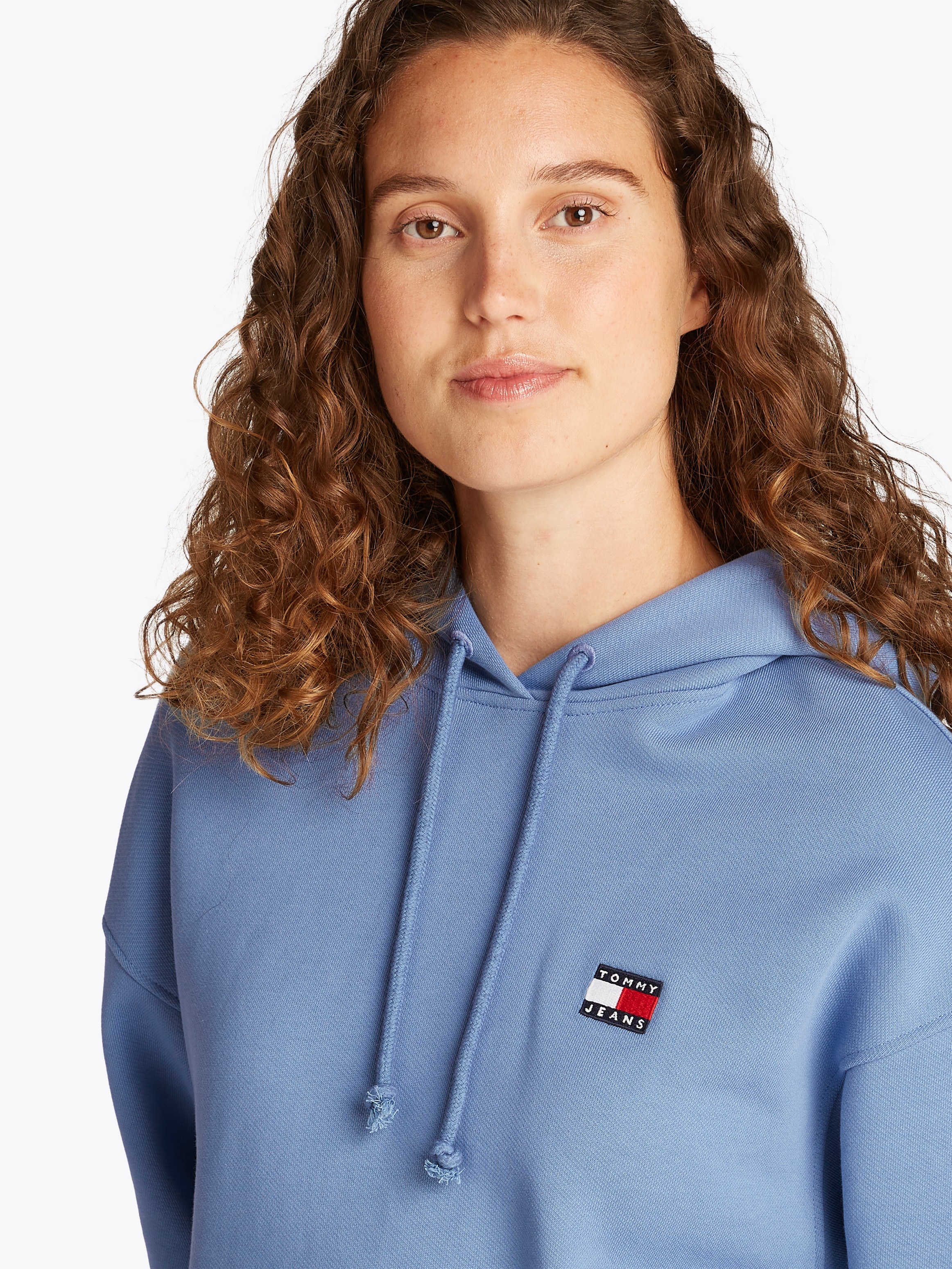 Tommy Jeans Curve Kapuzensweatshirt »TJW BXY BADGE HOODIE EXT«, in Großen Größen, Kapuze, Badge